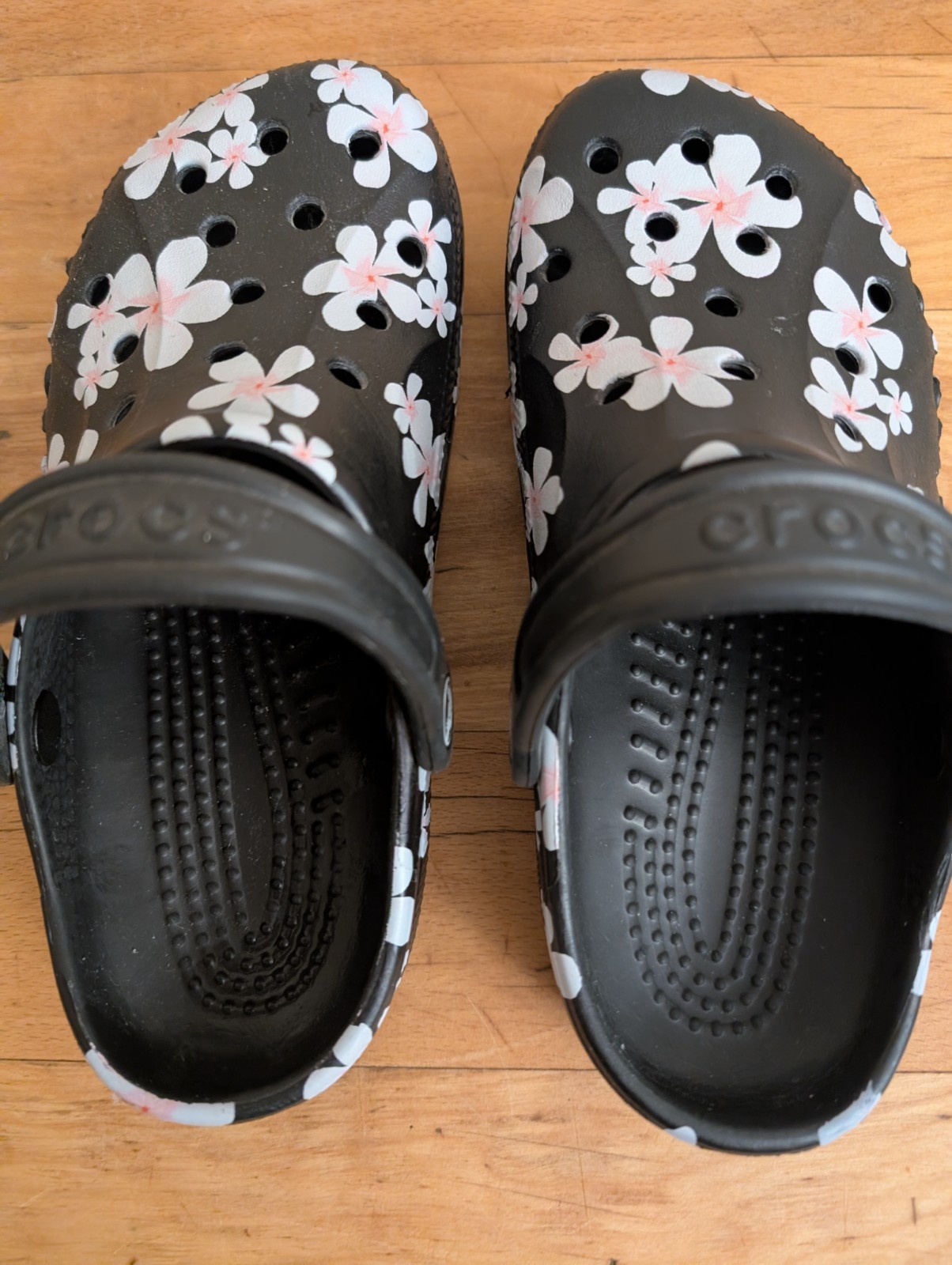 Crocs BAYA Black Flowered Touch Of Pink White Flowers Darling Size M-4 , W-6