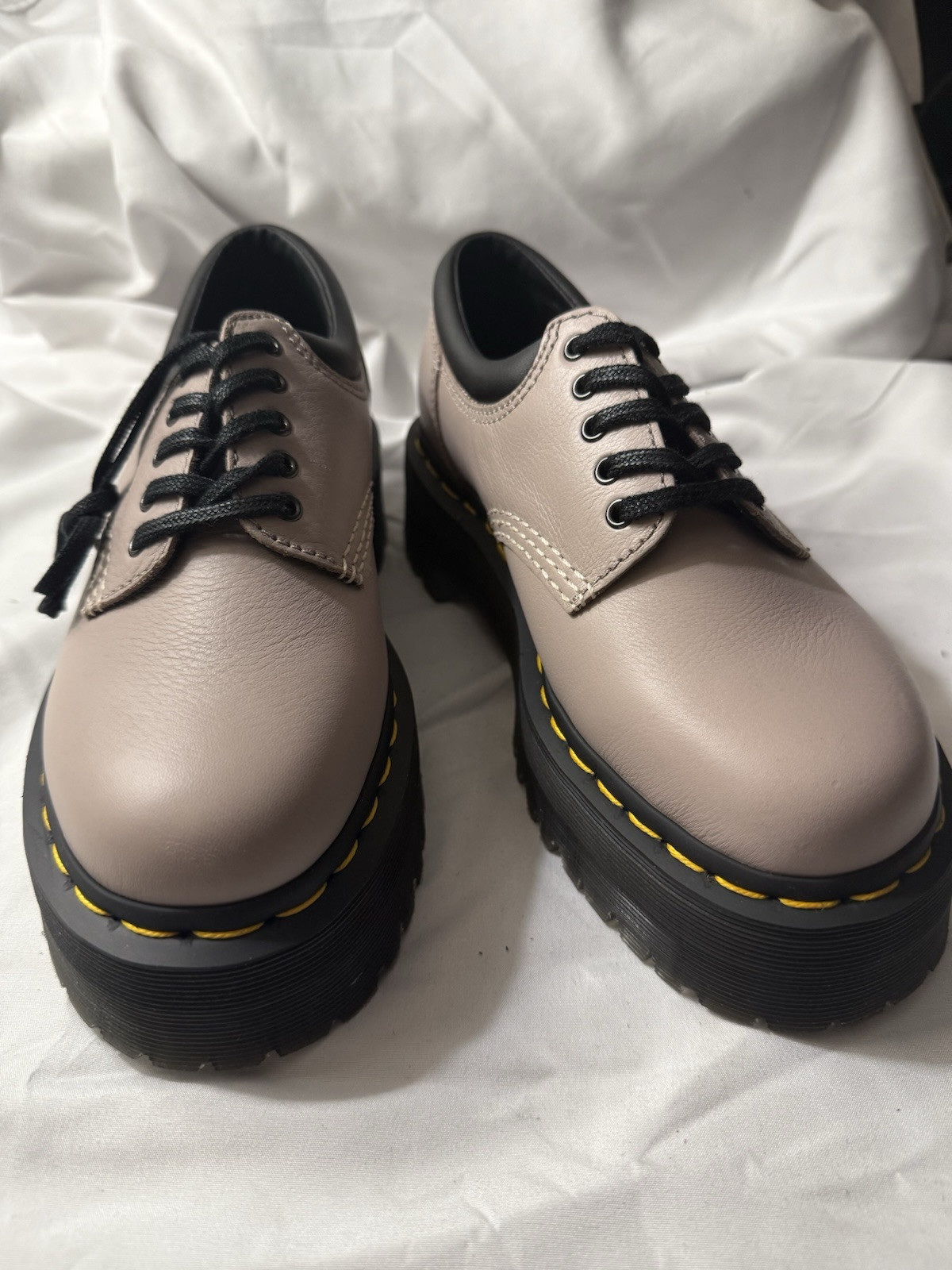 Dr Martens 8053 Quad Vintage Color: Taupe Unisex W/Size 8 M/Size 7