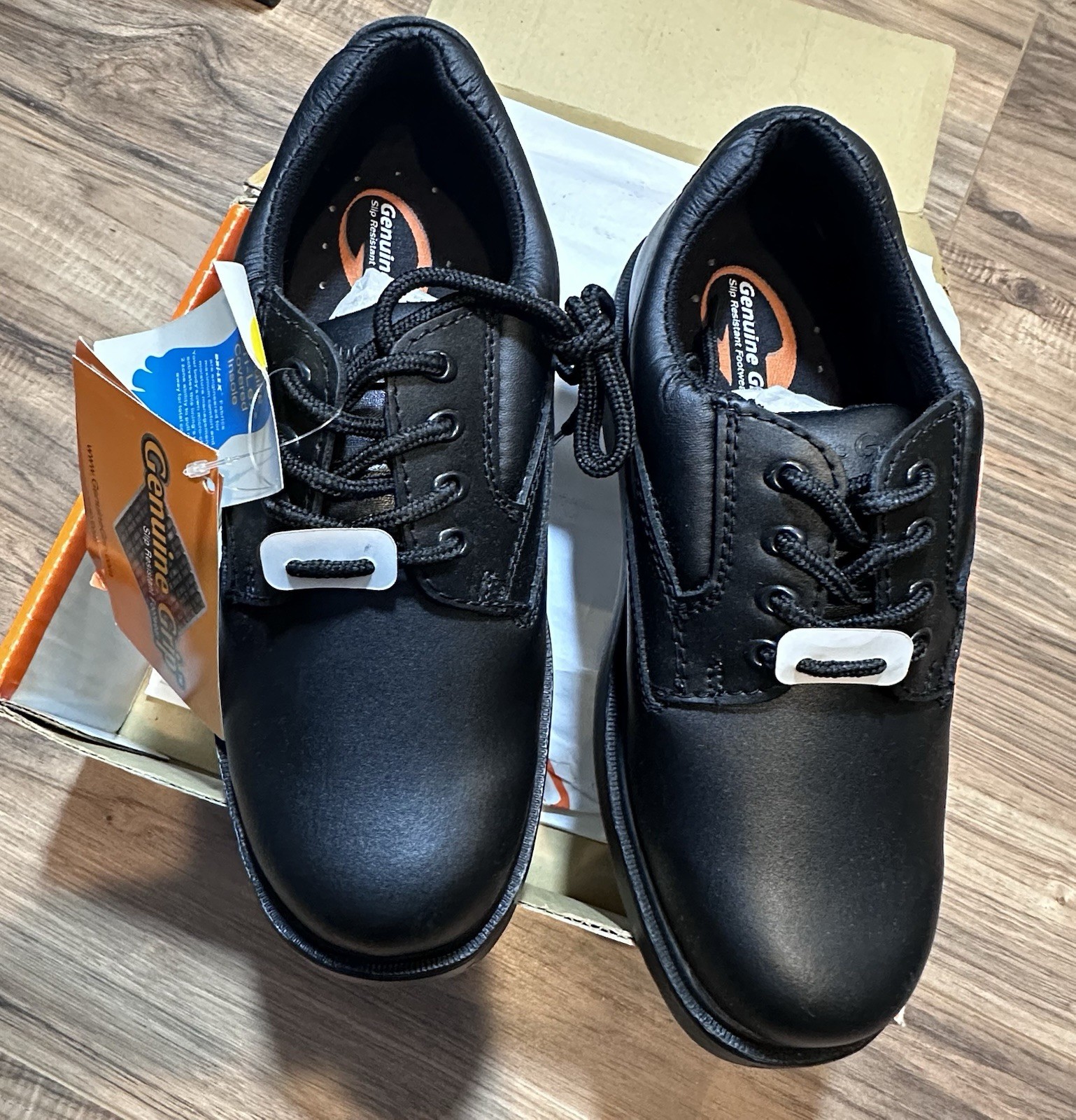 Genuine Grip Slip Resistant Grip Women Shoes Size 9