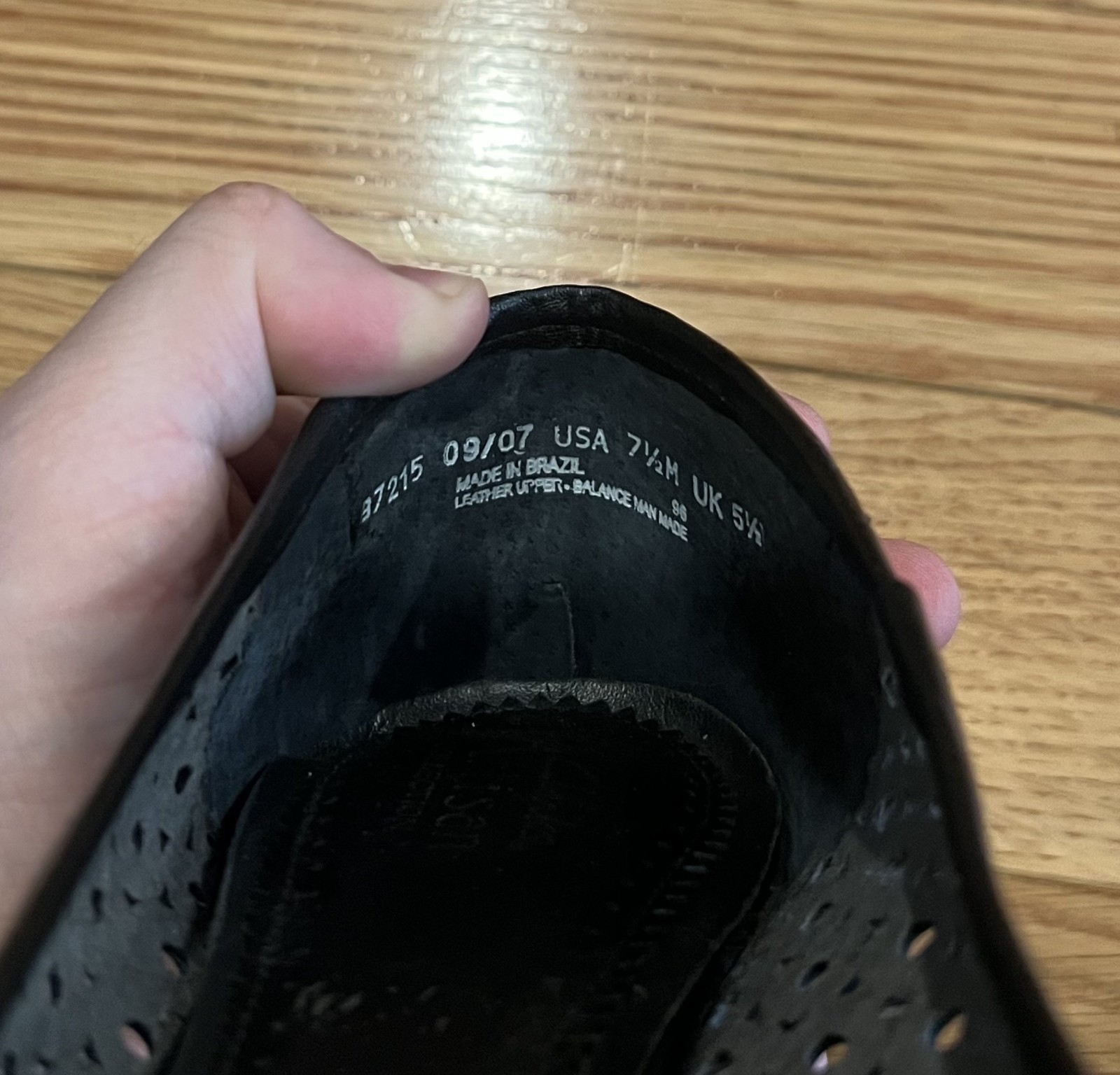 Clarks Artisan Black Leather Laser Cut Slip On Comfort Shoes Women’s Size 7 1/2