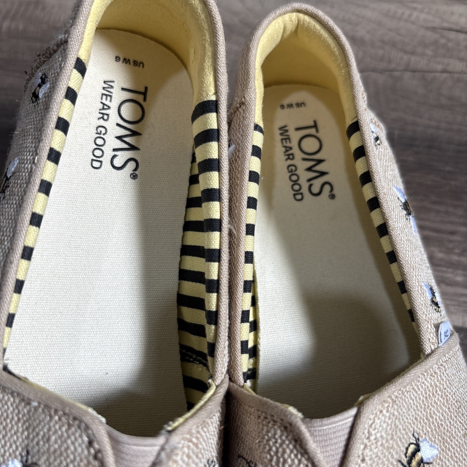 TOMS Bee Embroidered Espadrille Slip-On Flats Beige Linen Women’s Size 6