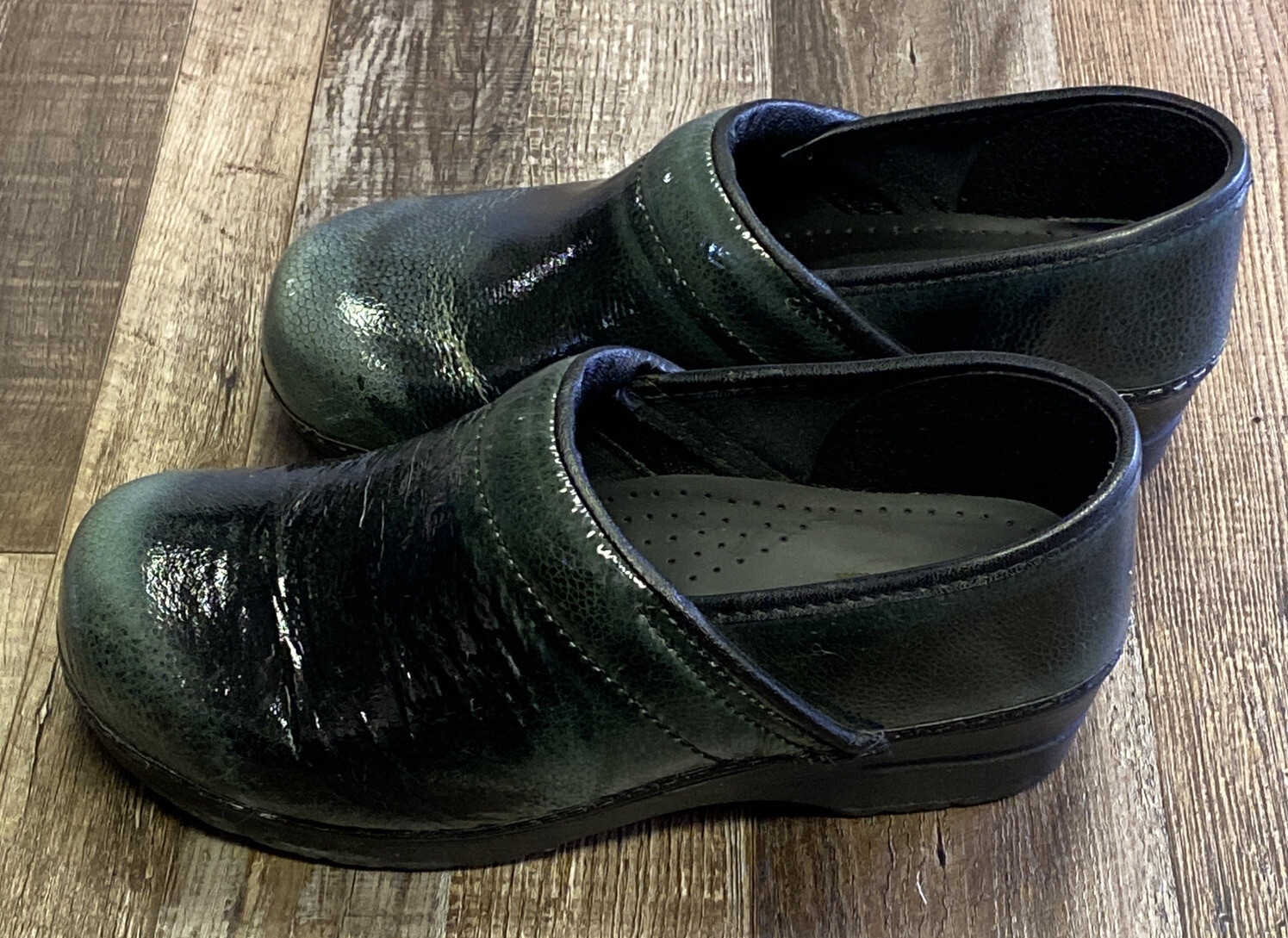 Sanita Shoes Women’s Size 9.5 Ombré Green Professional Danish Working Clogs