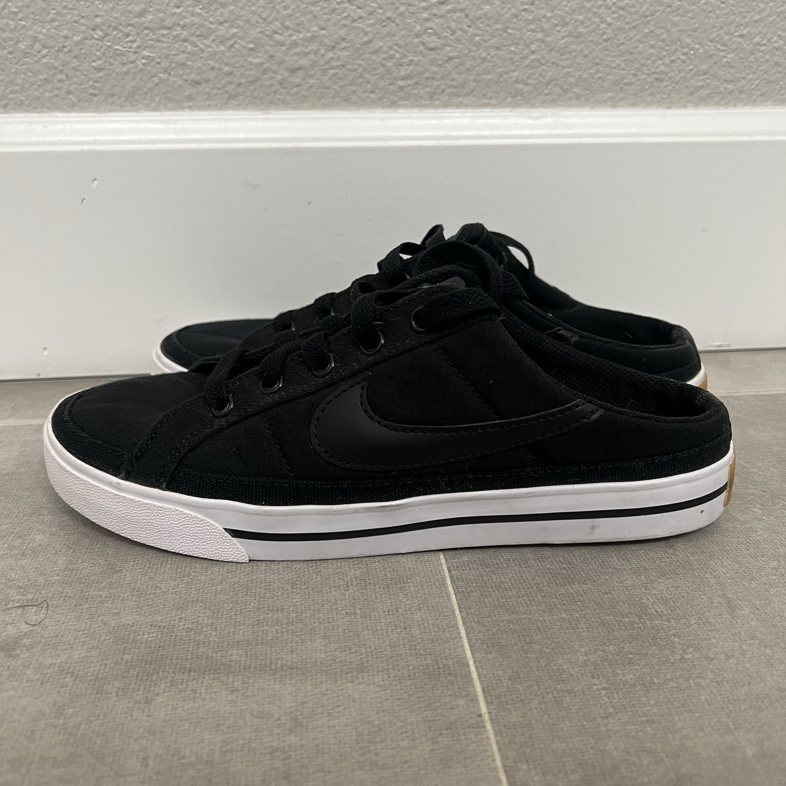 Nike Court Legacy Mule Women’s Size 7.5 Black Slip On Casual Shoes DB3970-001