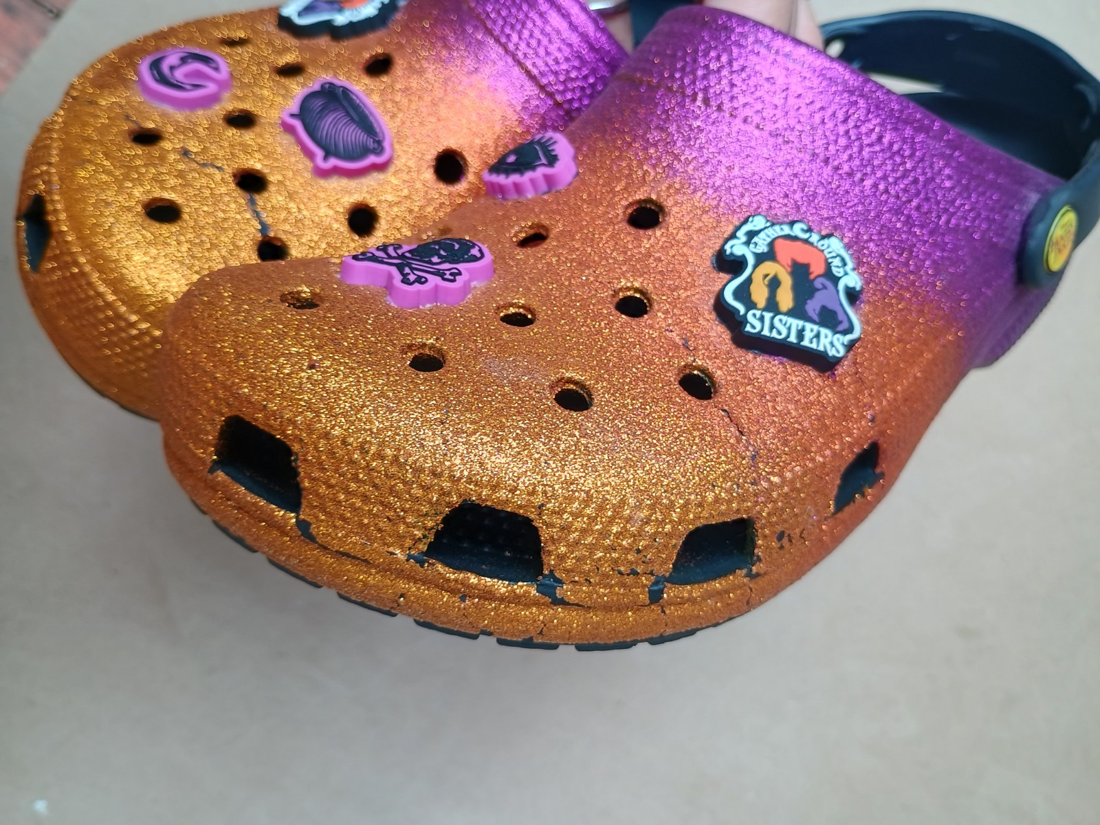 Disney Parks Halloween Hocus Pocus Crocs Sz US Mens 8 Women’s 10 Purple Orange
