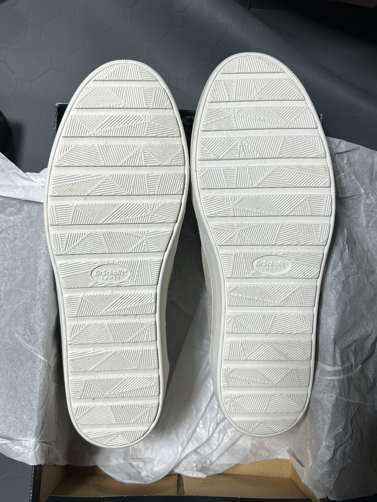 NWB Dr. Scholls Nova casual comfort slip on loafers Oyster womans size 9.5 M