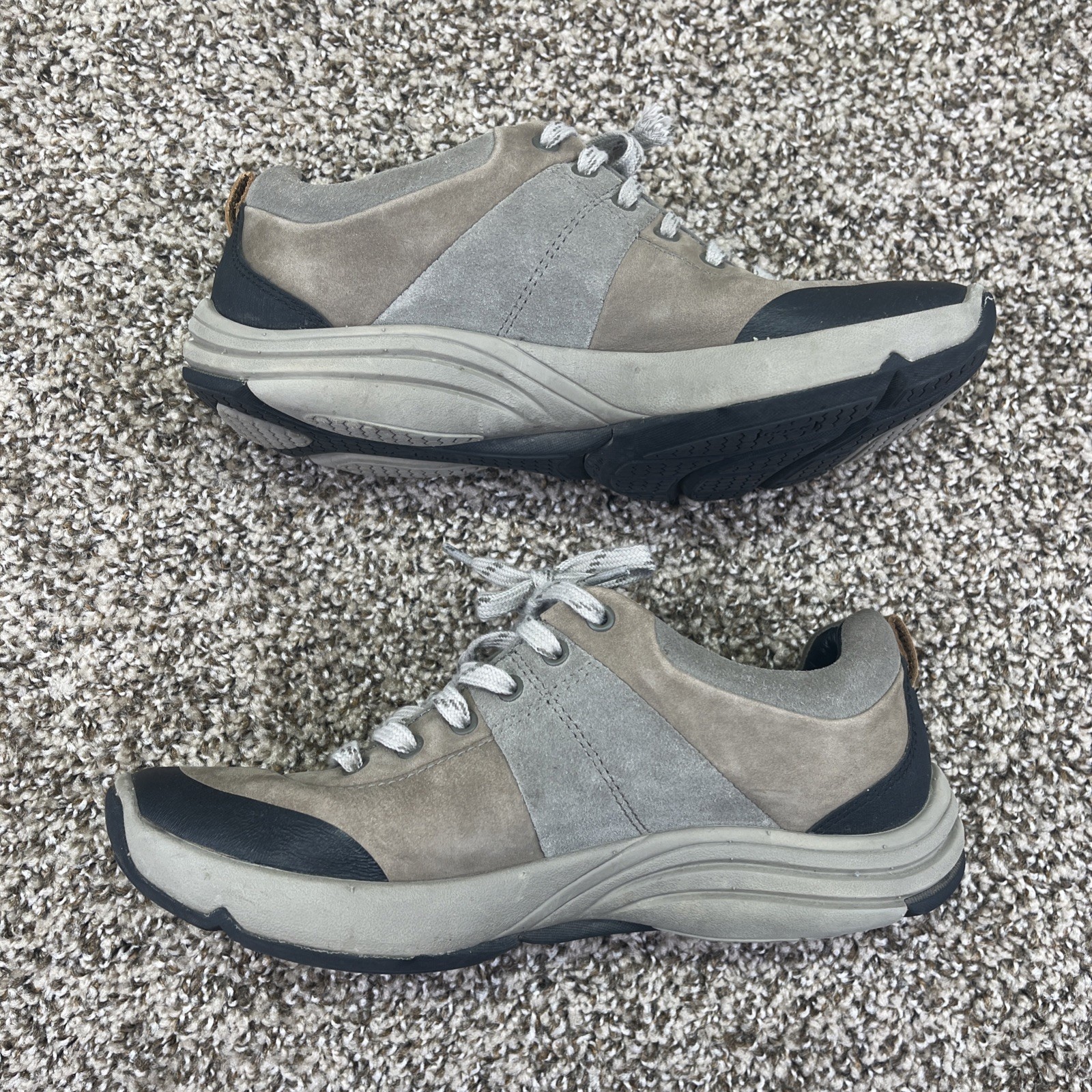 Clarks Wave Andes Women Size 5.5 M Desert Suede Nubuck Waterproof Walking Shoes