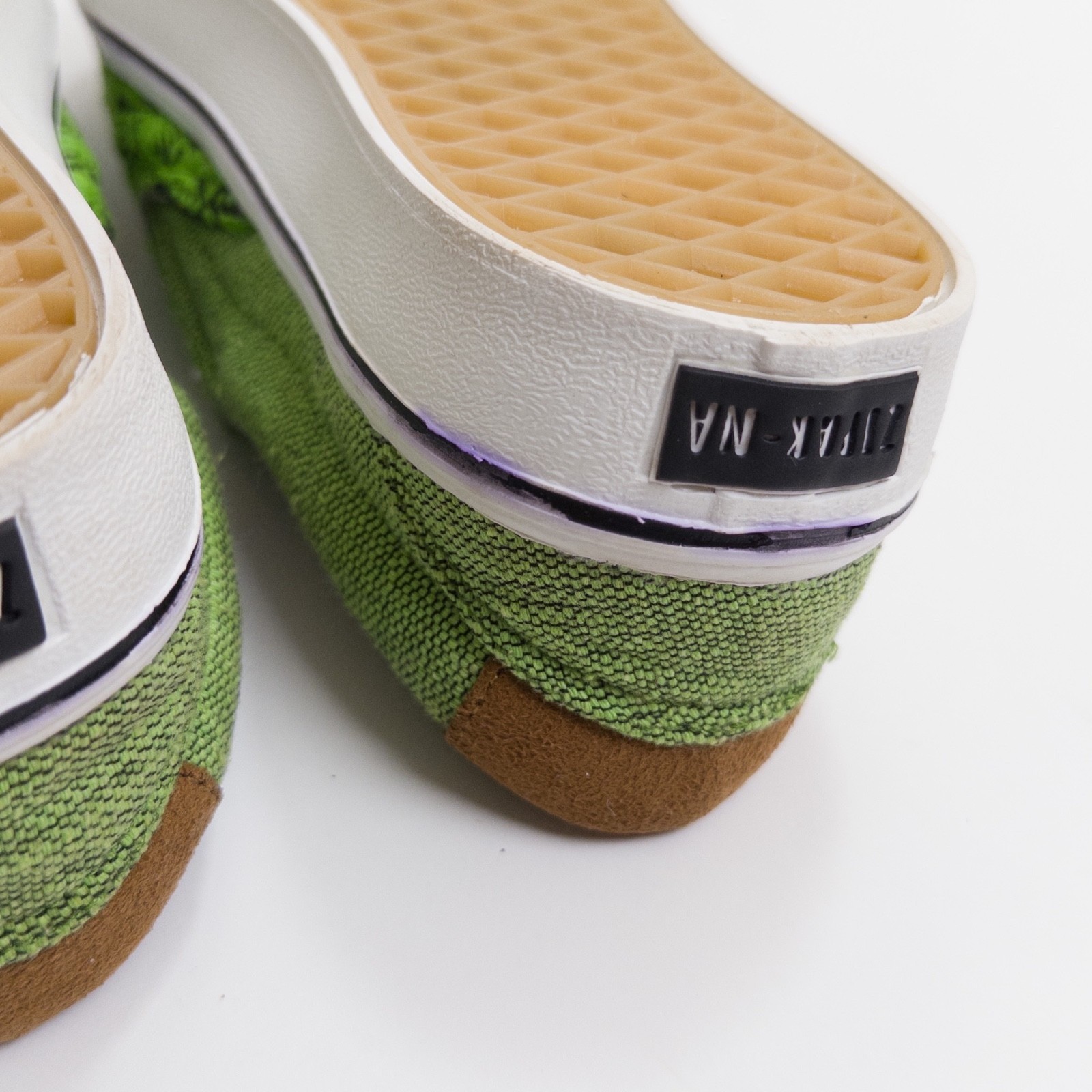 Zipak-Na Mexico Handmade Embroidered Women’s Slip On Shoes Green Floral Size 7