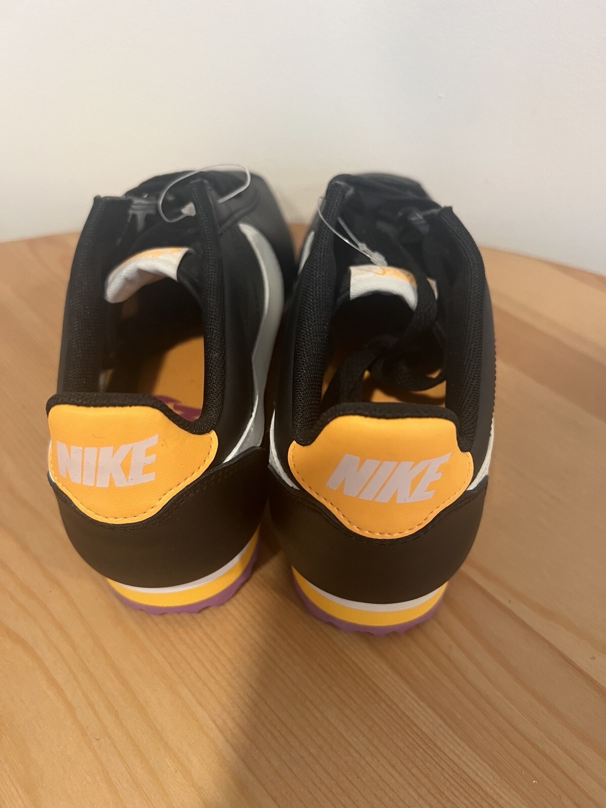 Nike Classic Cortez 15 – Women’s 7 – Black Laser Orange – NEW