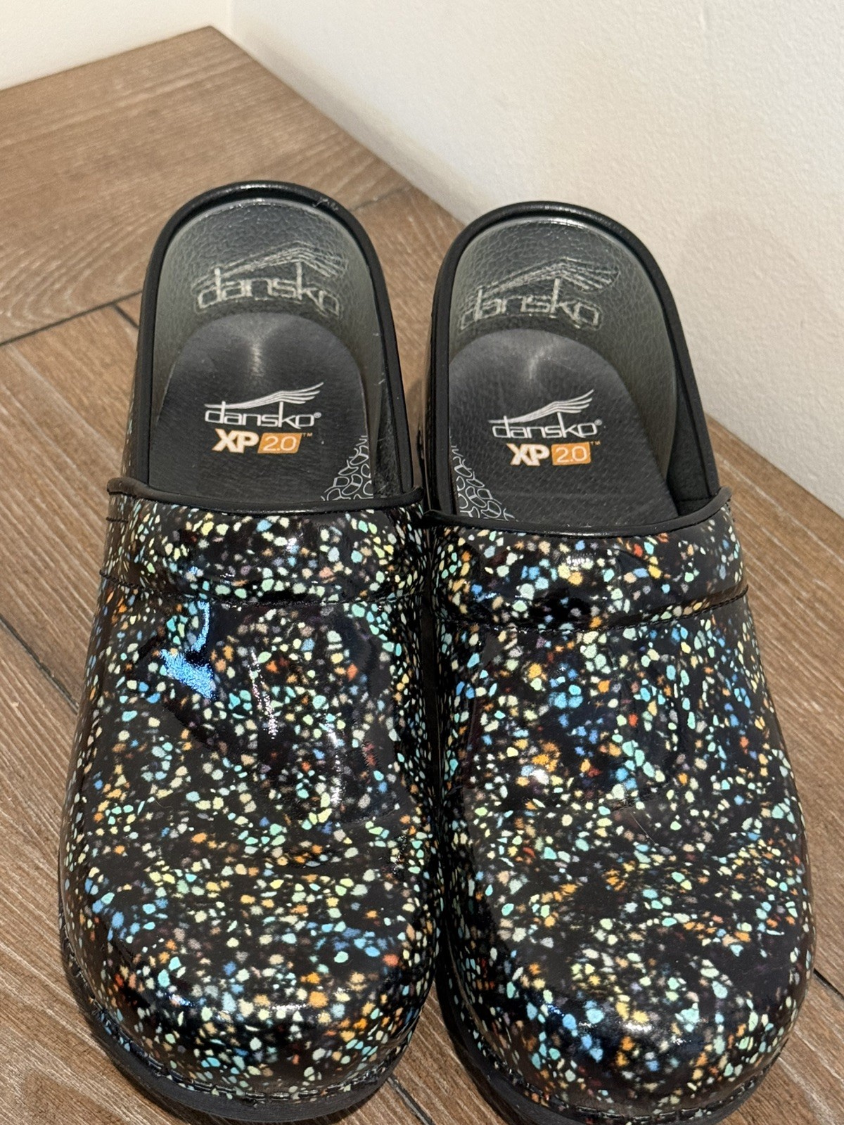 Dansko Women’s XP 2.0 – Patent Color Pop Nursing Clogs Shoes Size 39 EUC