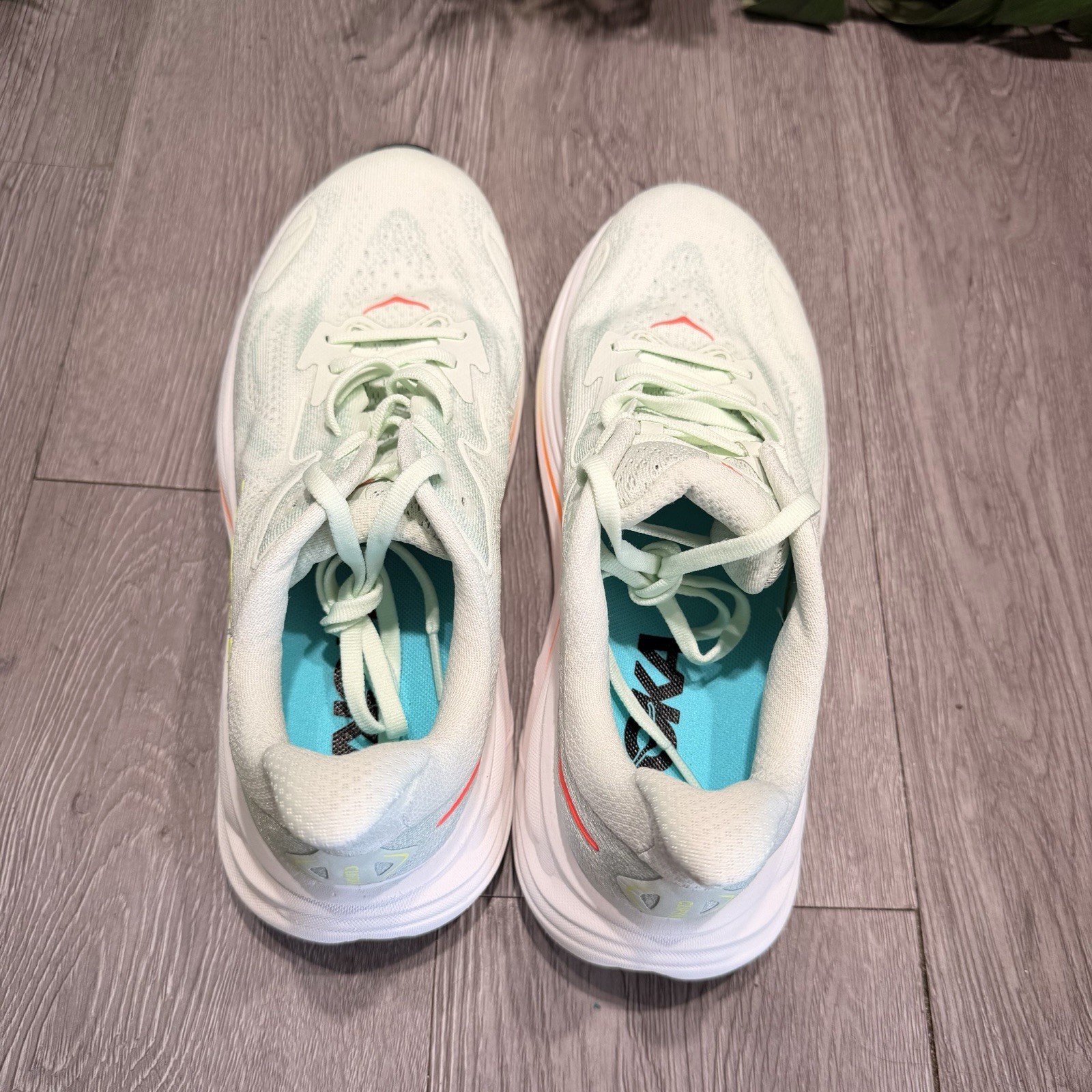 Hoka One One Clifton 10 Womens Size 7 B Sea Glass Neon Running Shoes Sneakers
