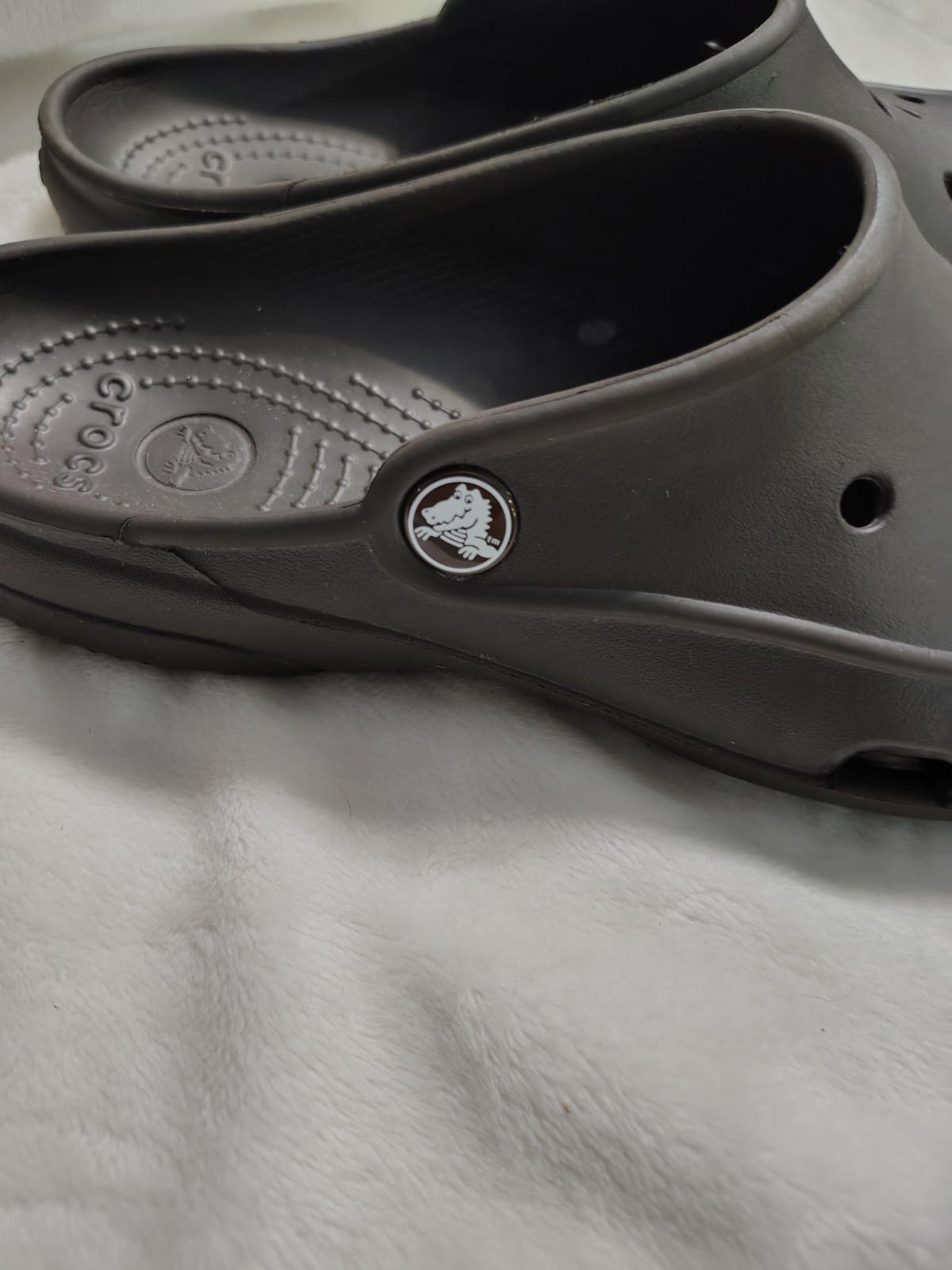 Crocs Women’s Classic Grey Clogs, Size 9, Women for Outdoor Activewear