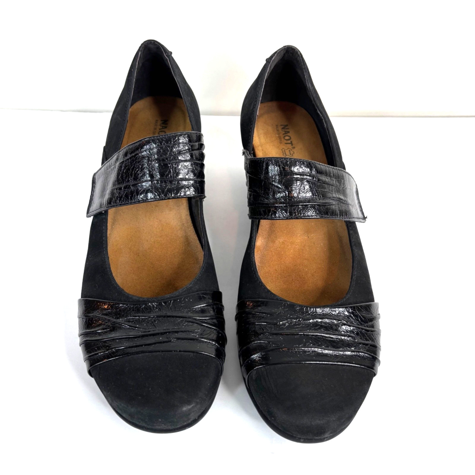 Naot Attitude Mary Jane Black Velvet/Gloss Leather Heels 42 Classic Preppy Twee