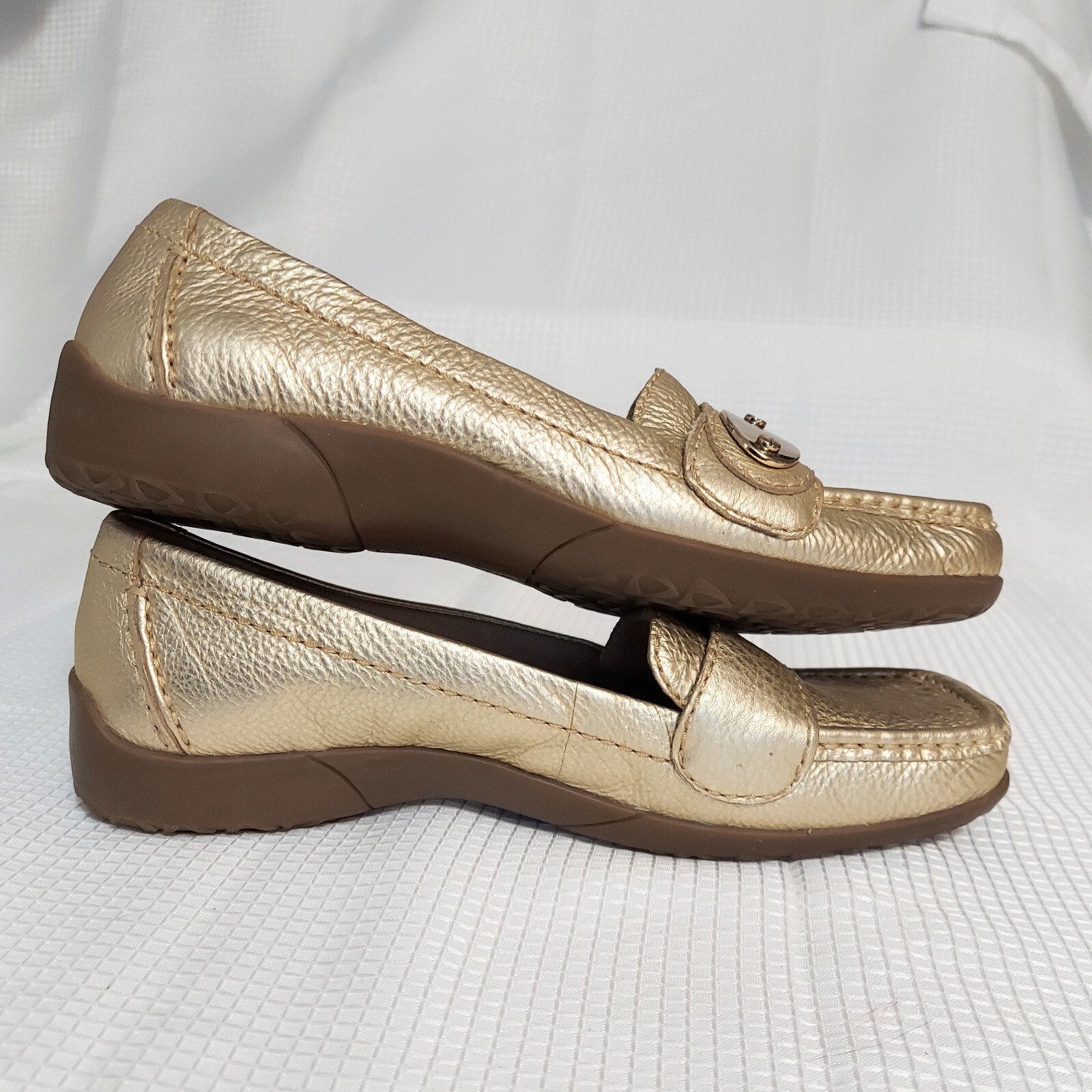 Liz Claiborne Apache Sz 7M Loafer Faux Leather Shoes Flats Gold Classic Preppy