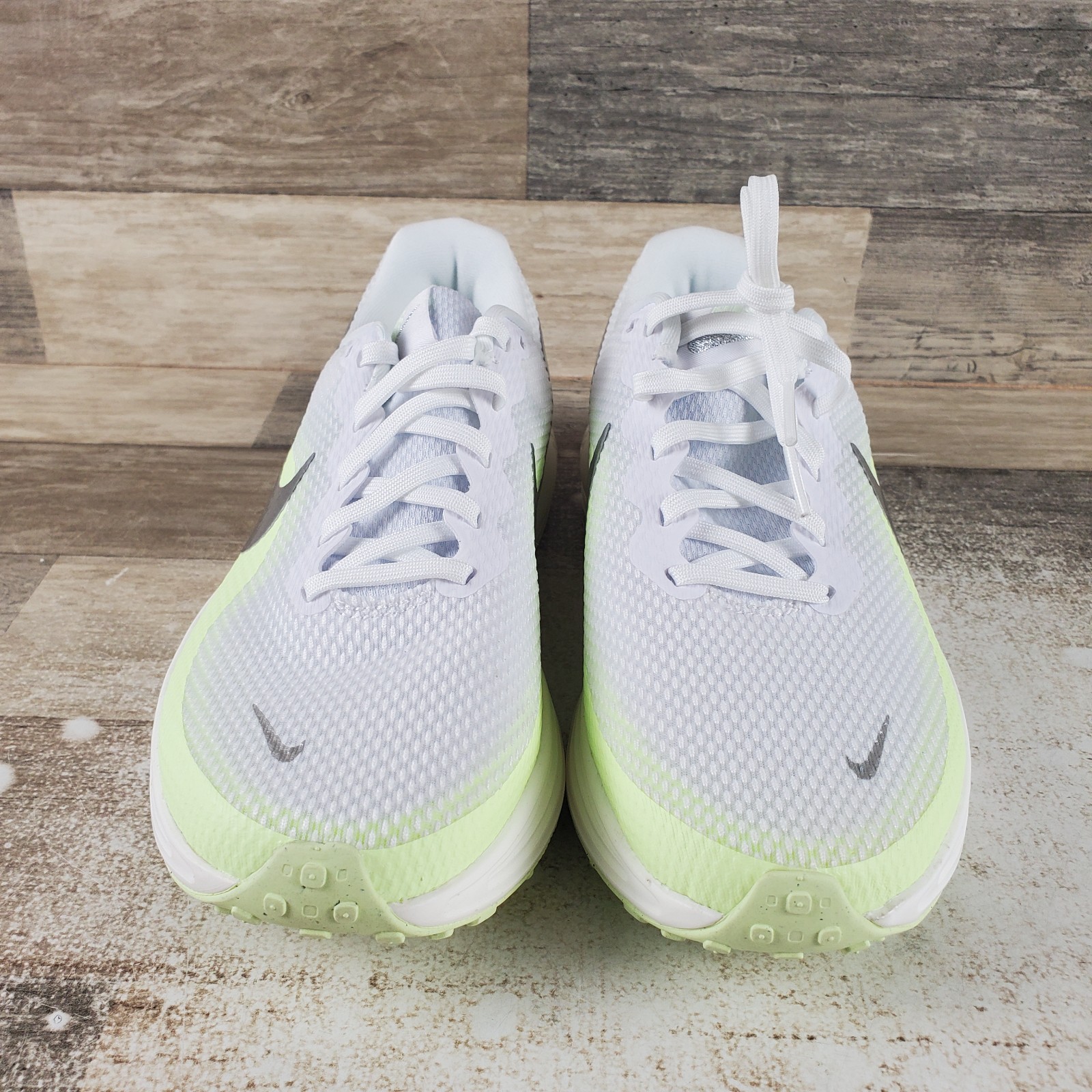 Nike Revolution 8 Womens Shoes Sz 8 White Metallic Silver Barely Volt Sneakers