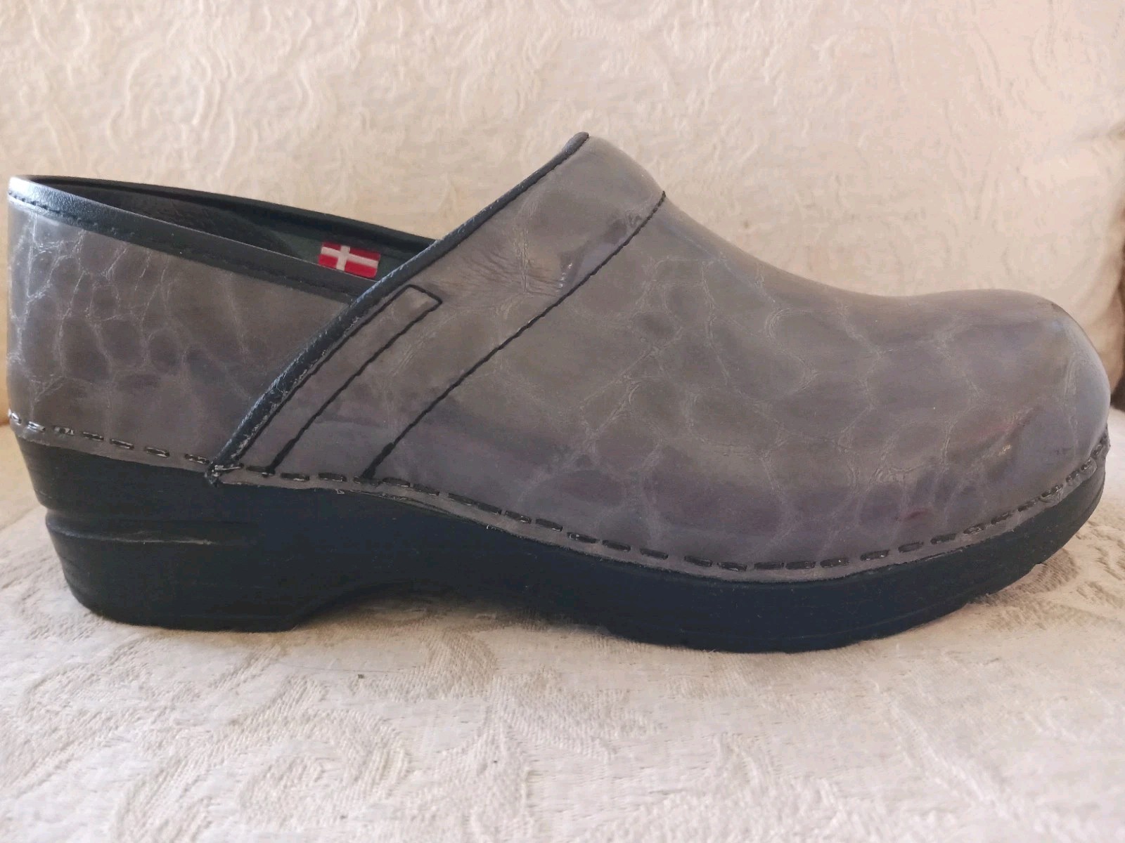 Sanita The Original Danish Clogs Gray Animal Print Leather Sz 38 EU 8 US Shoes