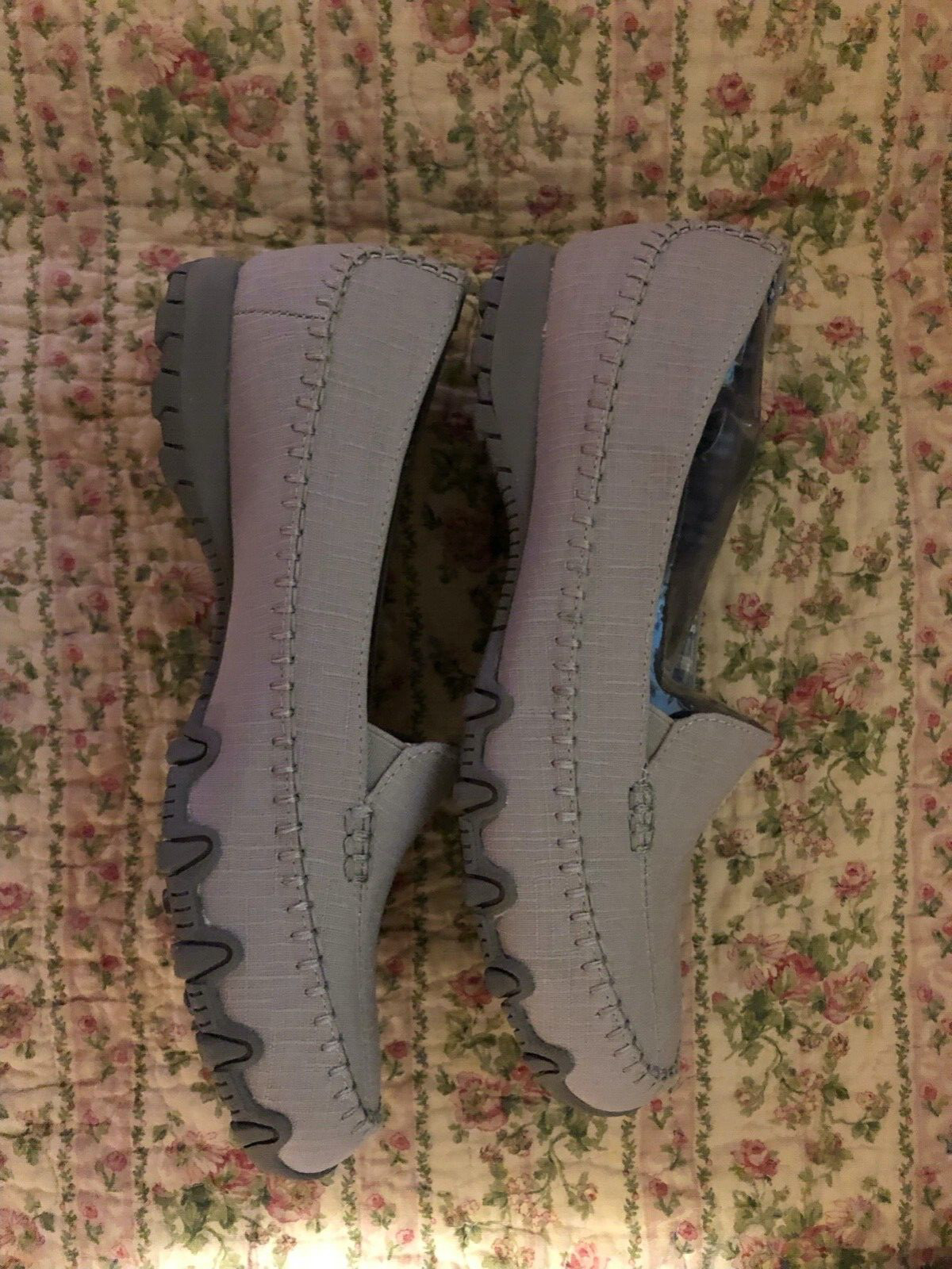 8 DEFECT New With Box Skechers Gray Bikers Cross Walk