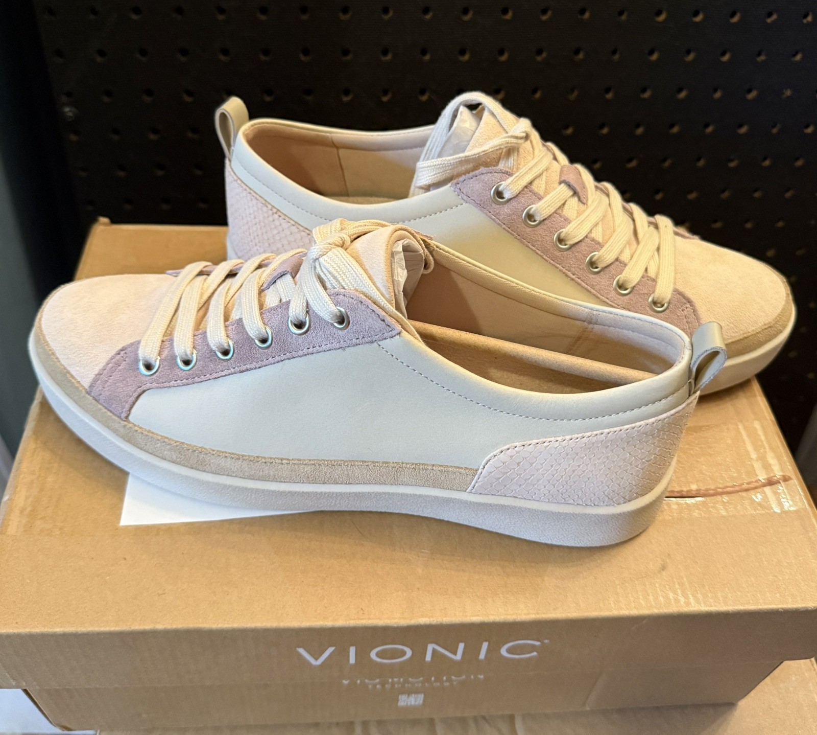 Vionic Winny Parchment Leather Snake Gold Sneaker Women’s sizes 10 NEW!!