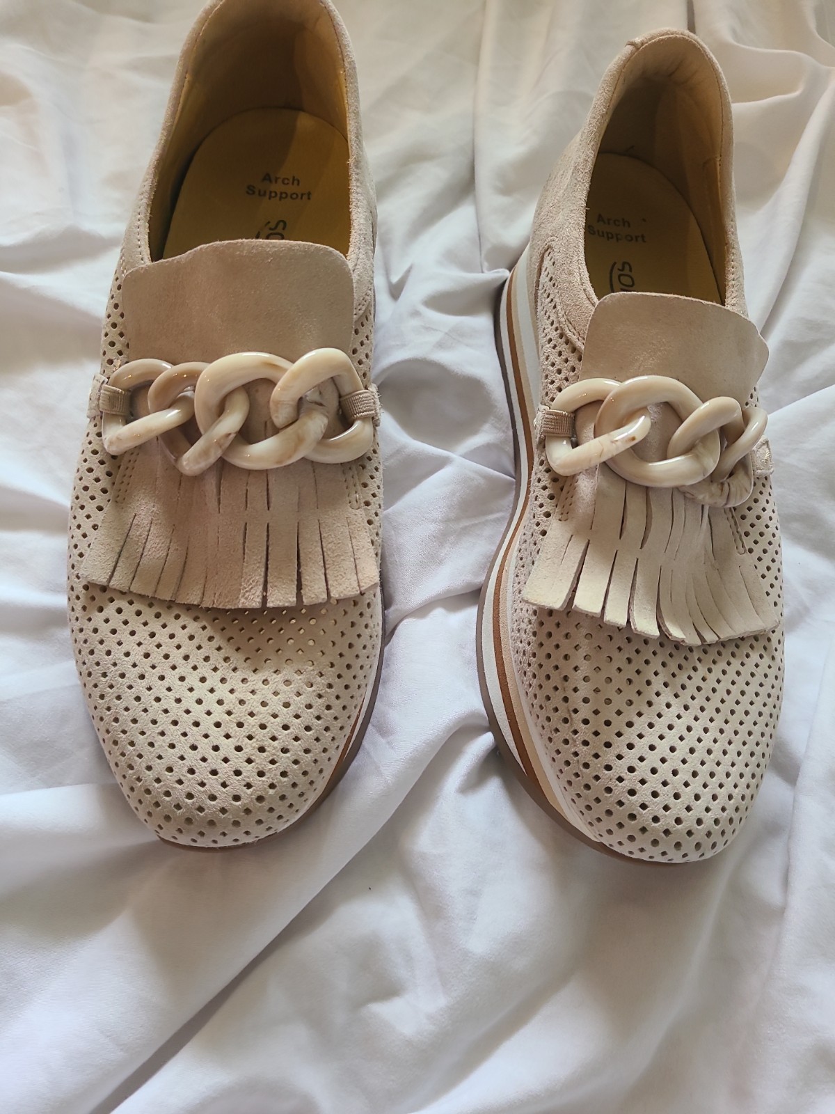 Softwaves Cadie Women’s 40 9.5- 10 Beige Leather Slip On Arch Support Sneaker