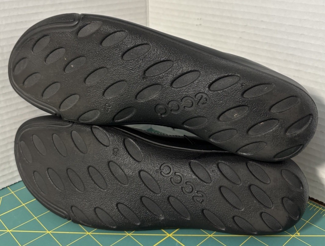 Ecco Women’s Size 40 Black Walking Shoe Hook and Loop Closure
