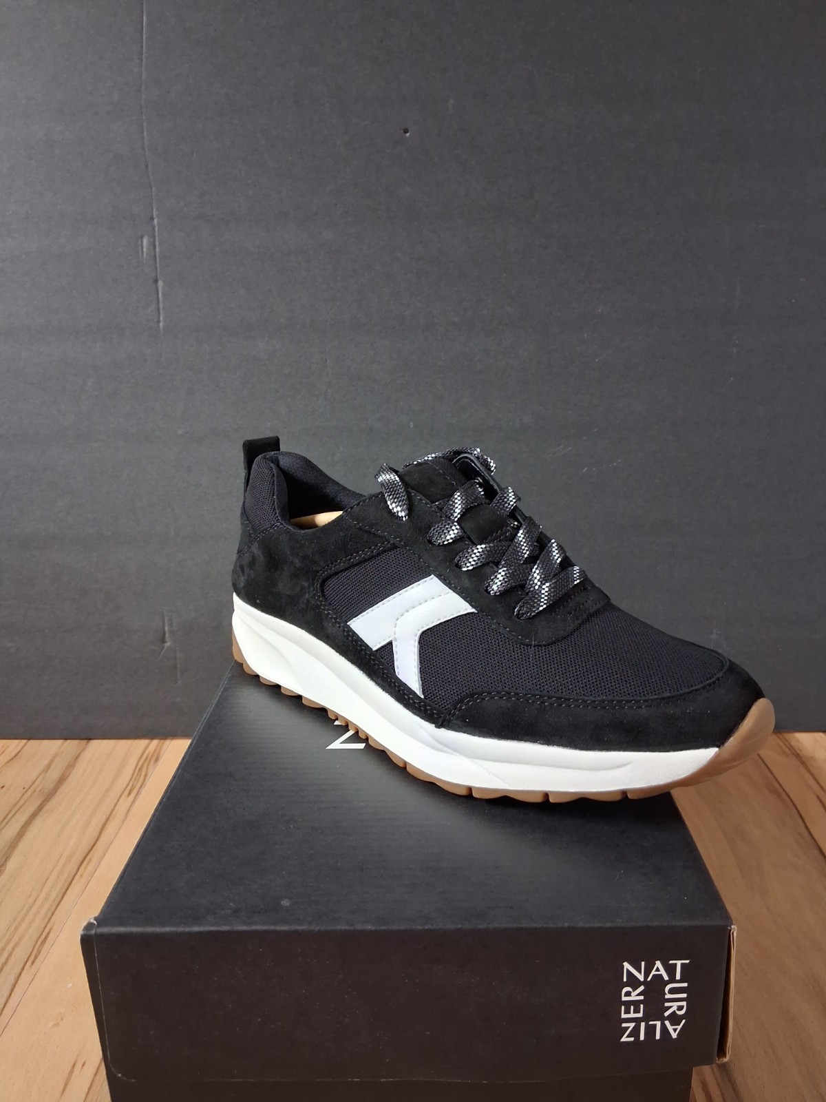 ***NEW*** NATURALIZER women Shay-Jogger Black 7M