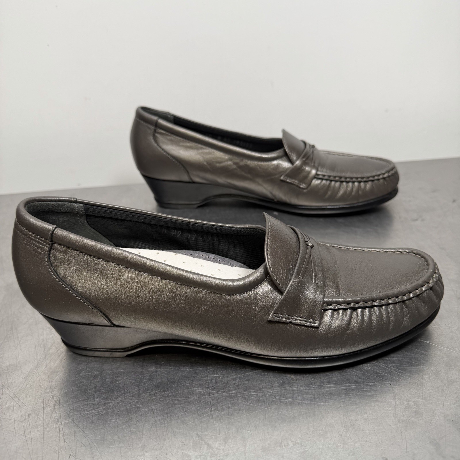 SAS Easier Comfort Shoes Womens Size 10 N – Wedge Dress Loafer, Silver Moccs USA