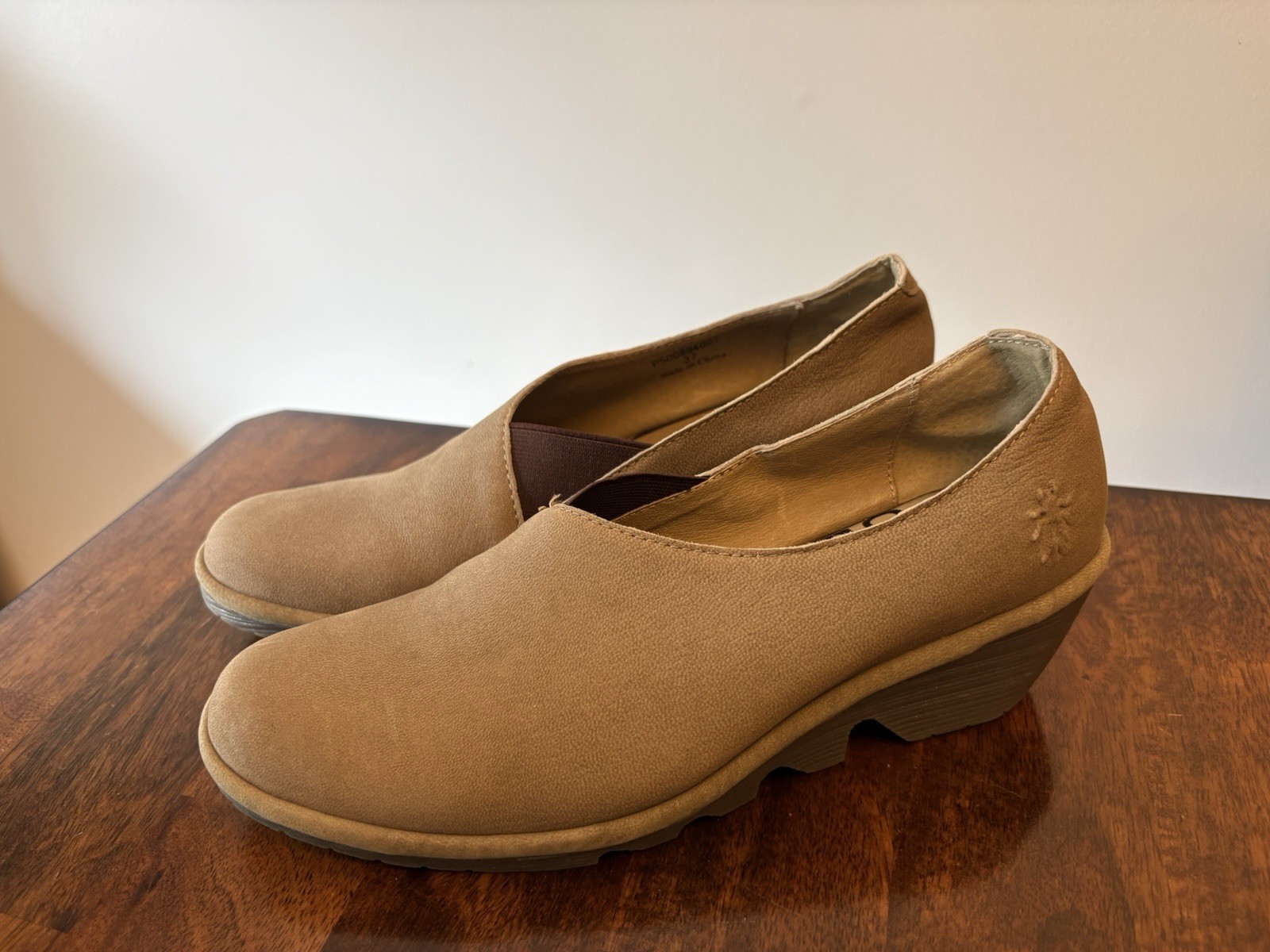 Women’s Fly London Per Oiled Suede Shoes 37 EUC Slip On Size 6.5-7