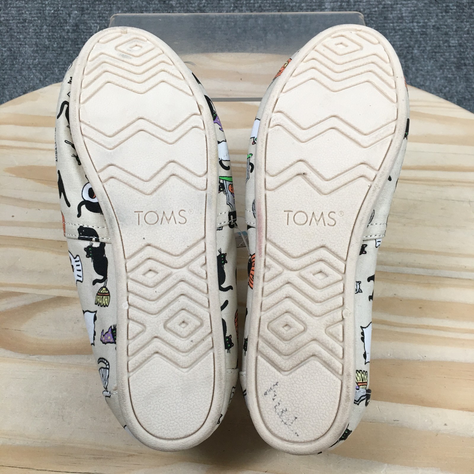TOMS Belmont Shoes Womens 6 Halloween Cats Loafer Flats Beige Multicolor NEW