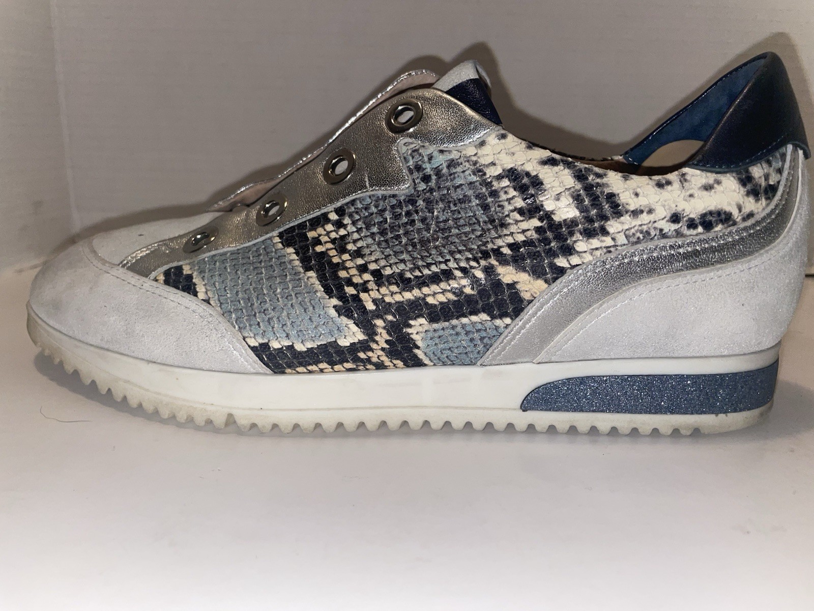 Softwaves Women’s Python Print Sneaker Sz 8 Platform Arch Support No Laces, Zip