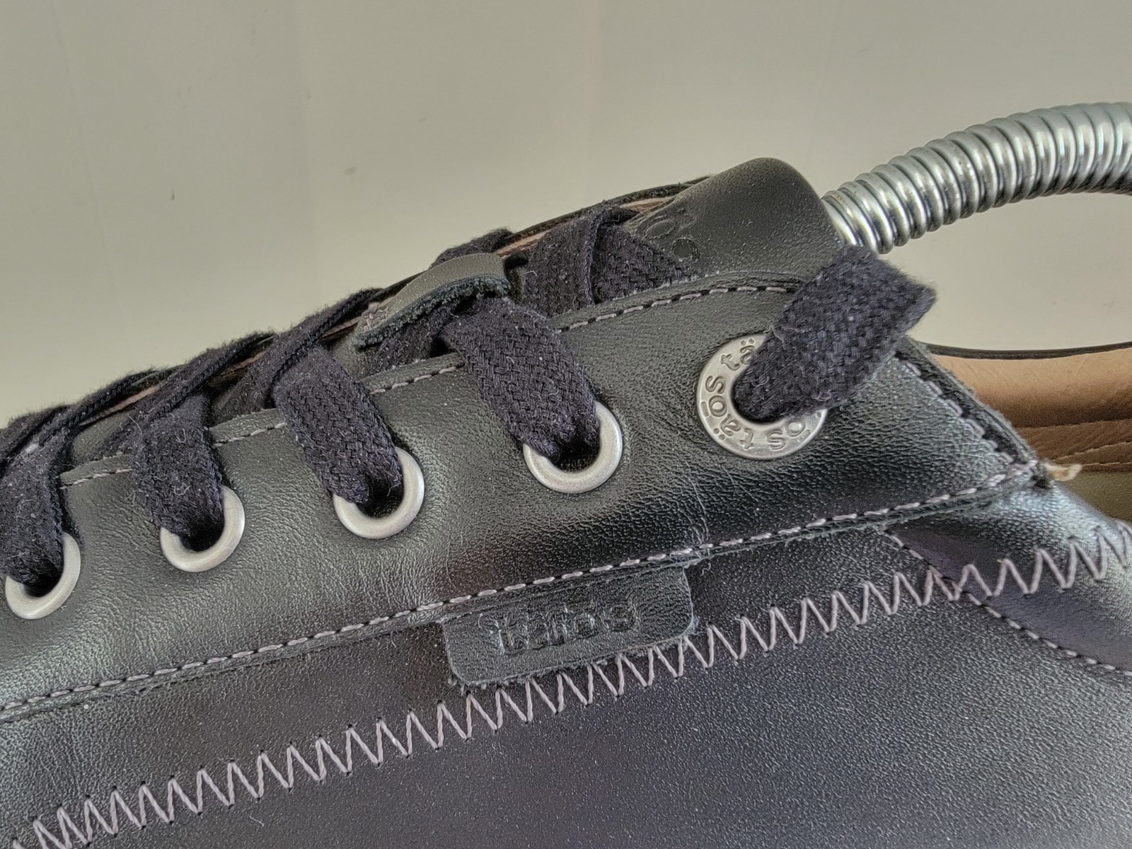 Taos Onward Black Leather Sneakers Size 11 Comfort Arch Support Insole Tie Shoes