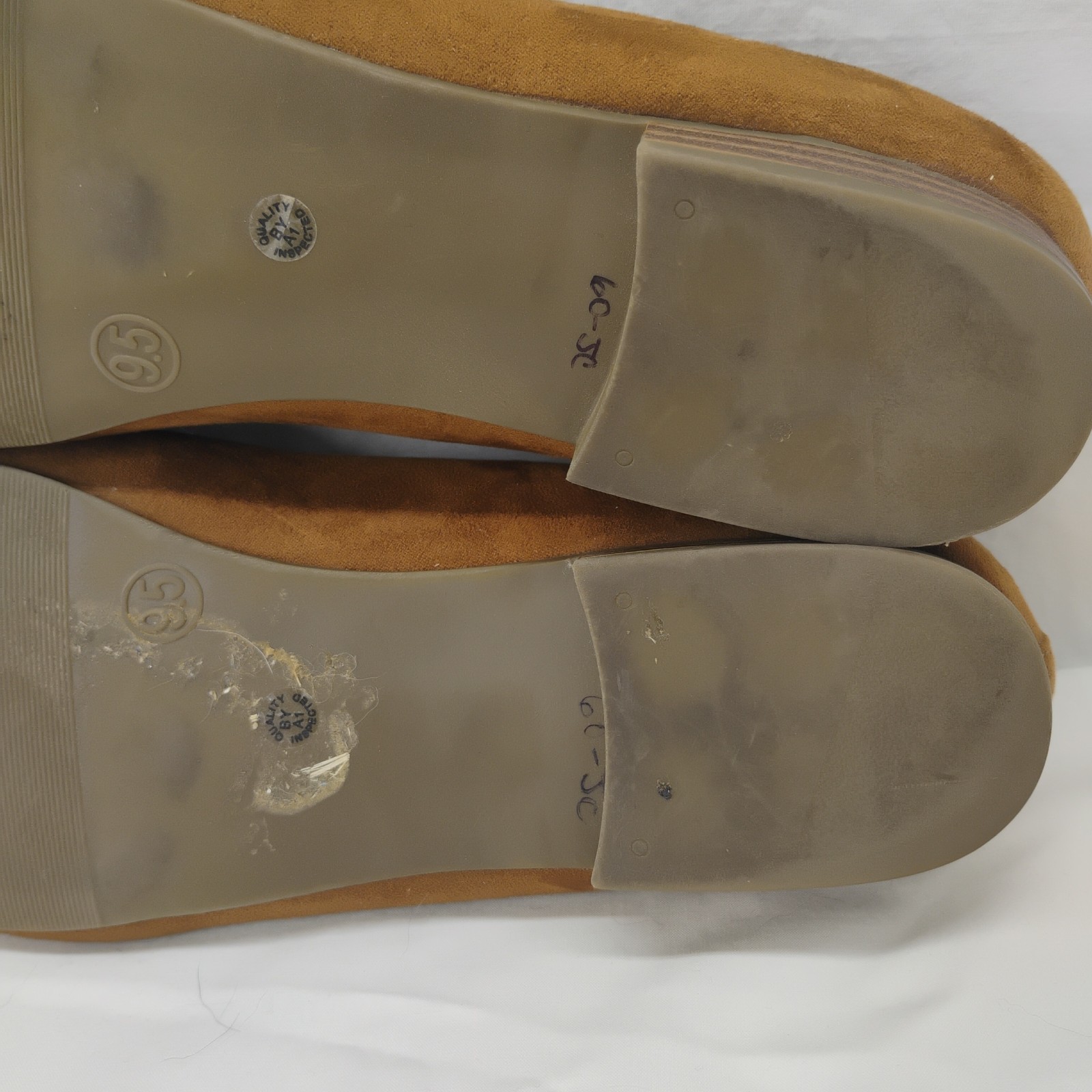 Liz Clairborne Perforated Brown Tan Loafers Flats Size 9.5 Women’s EUC
