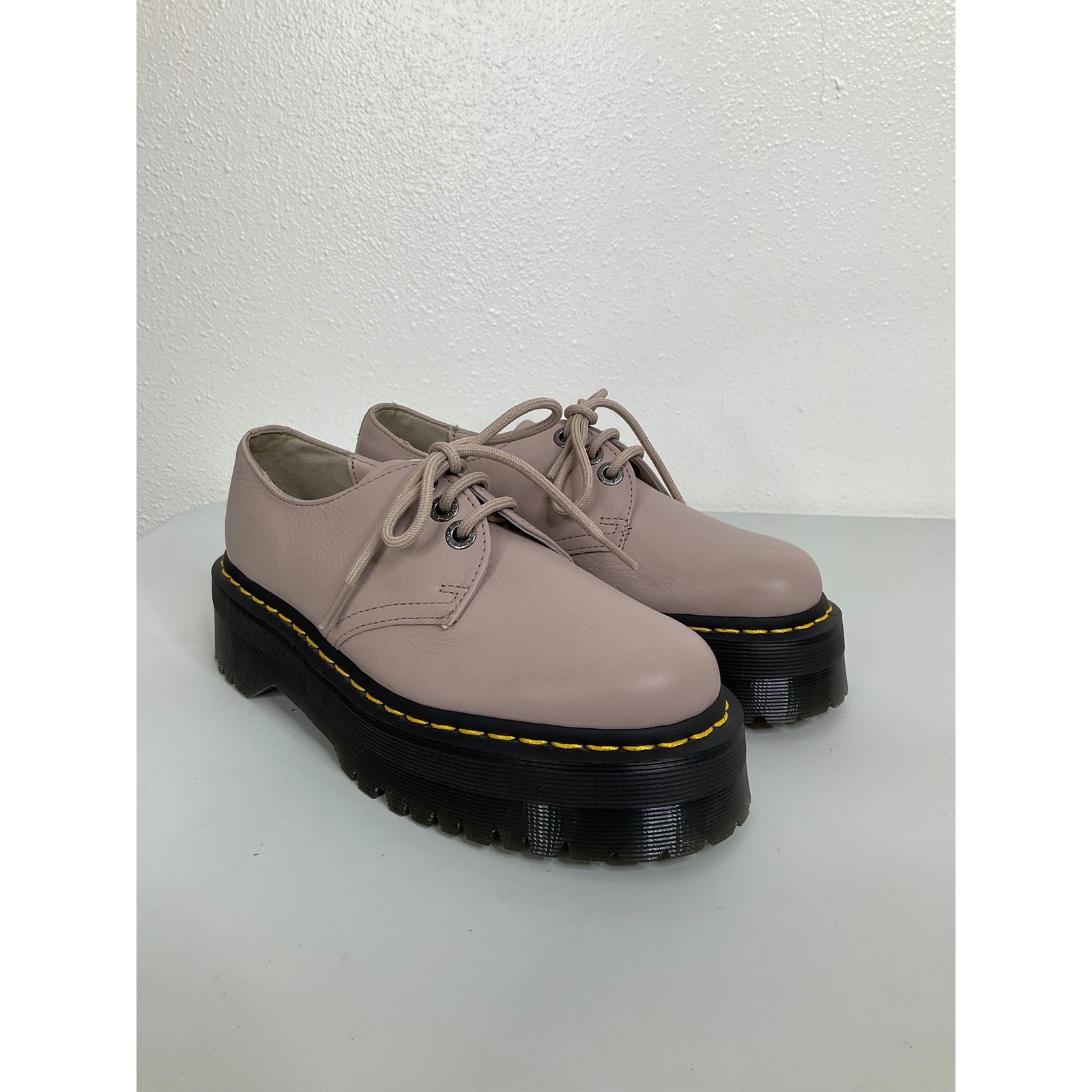 Dr. Martens 8053 Quad Platform Oxford Shoes Vintage Taupe Pisa Leather 31167