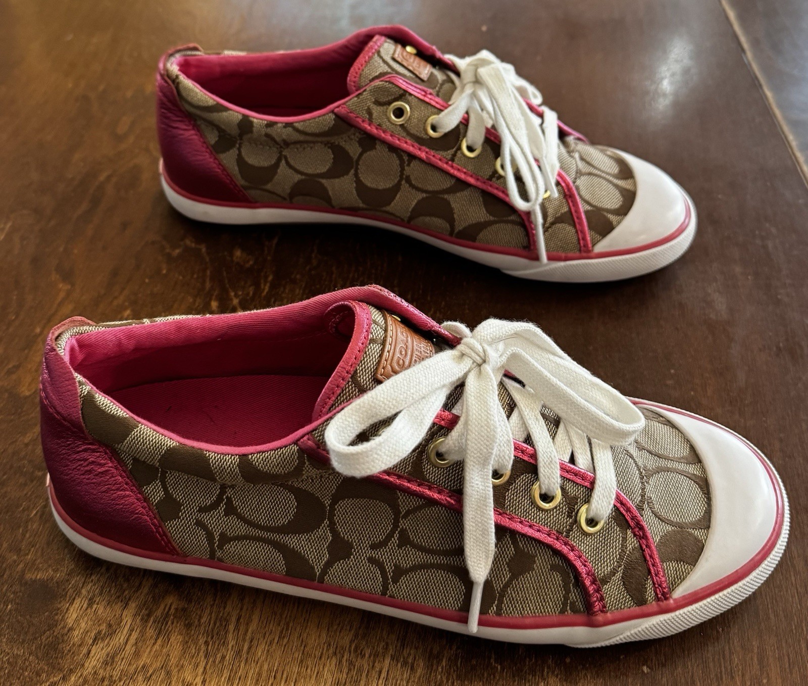 COACH Signature-C BARRETT Low Top SNEAKERS in Tan w/ Hot Pink Metal – WOMEN’S 9
