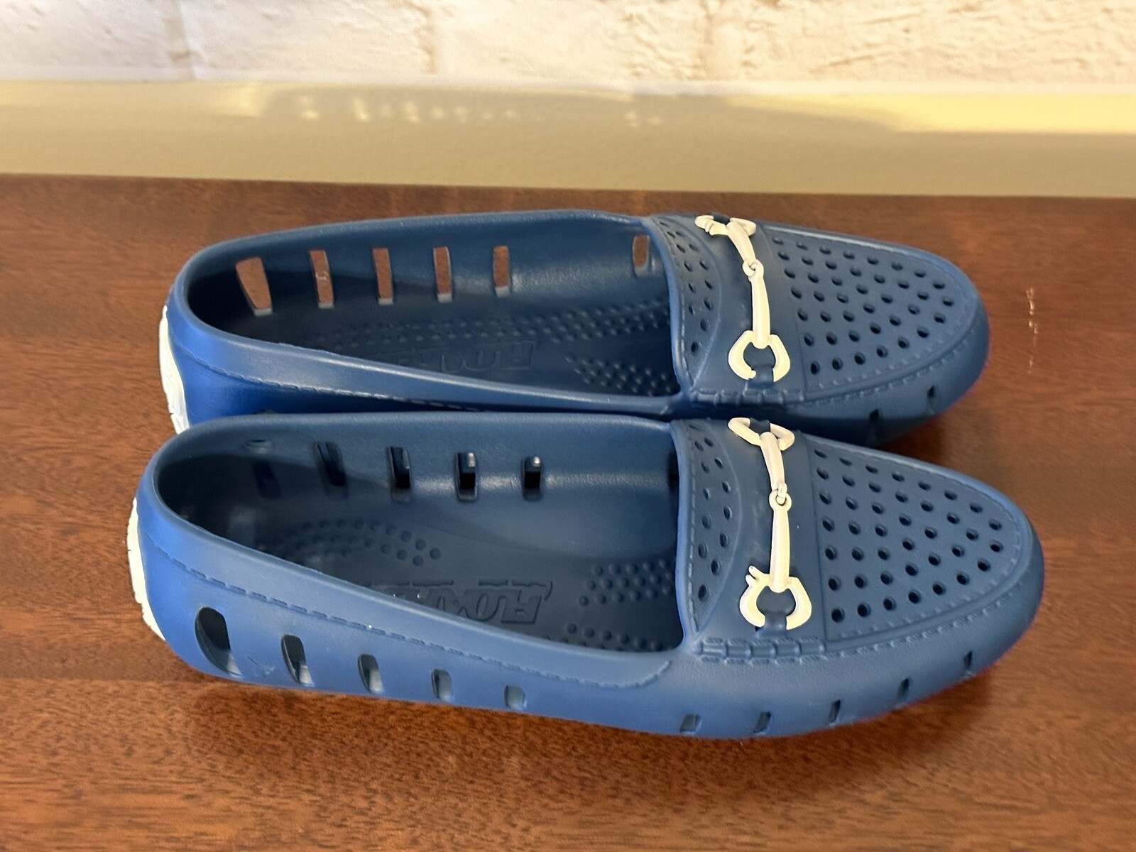 Floafers Women’s Tycoon Bit Driver Water Loafer Shoe Navy Blue White Size 7