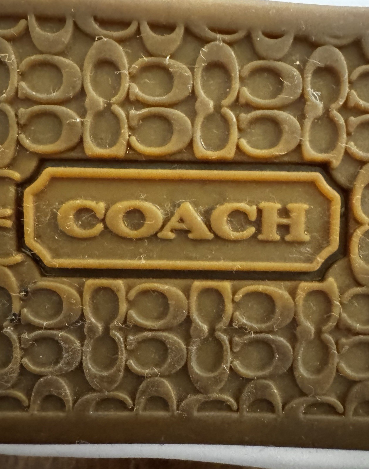 COACH Signature-C BARRETT Low Top SNEAKERS in Tan w/ Hot Pink Metal – WOMEN’S 9
