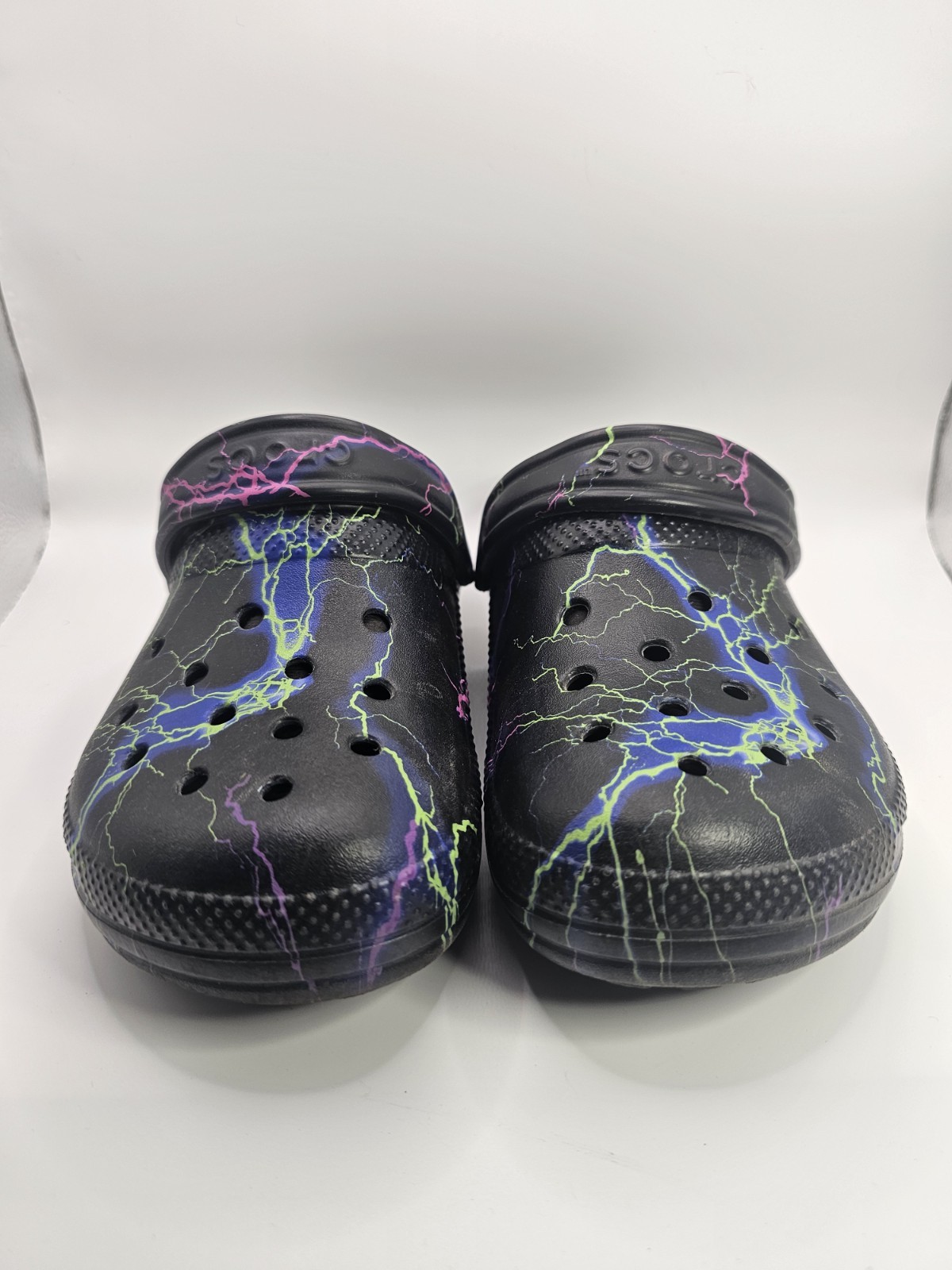 Crocs Unisex Lined Black Clogs With Multicolor Lightning Bolts M4/W6