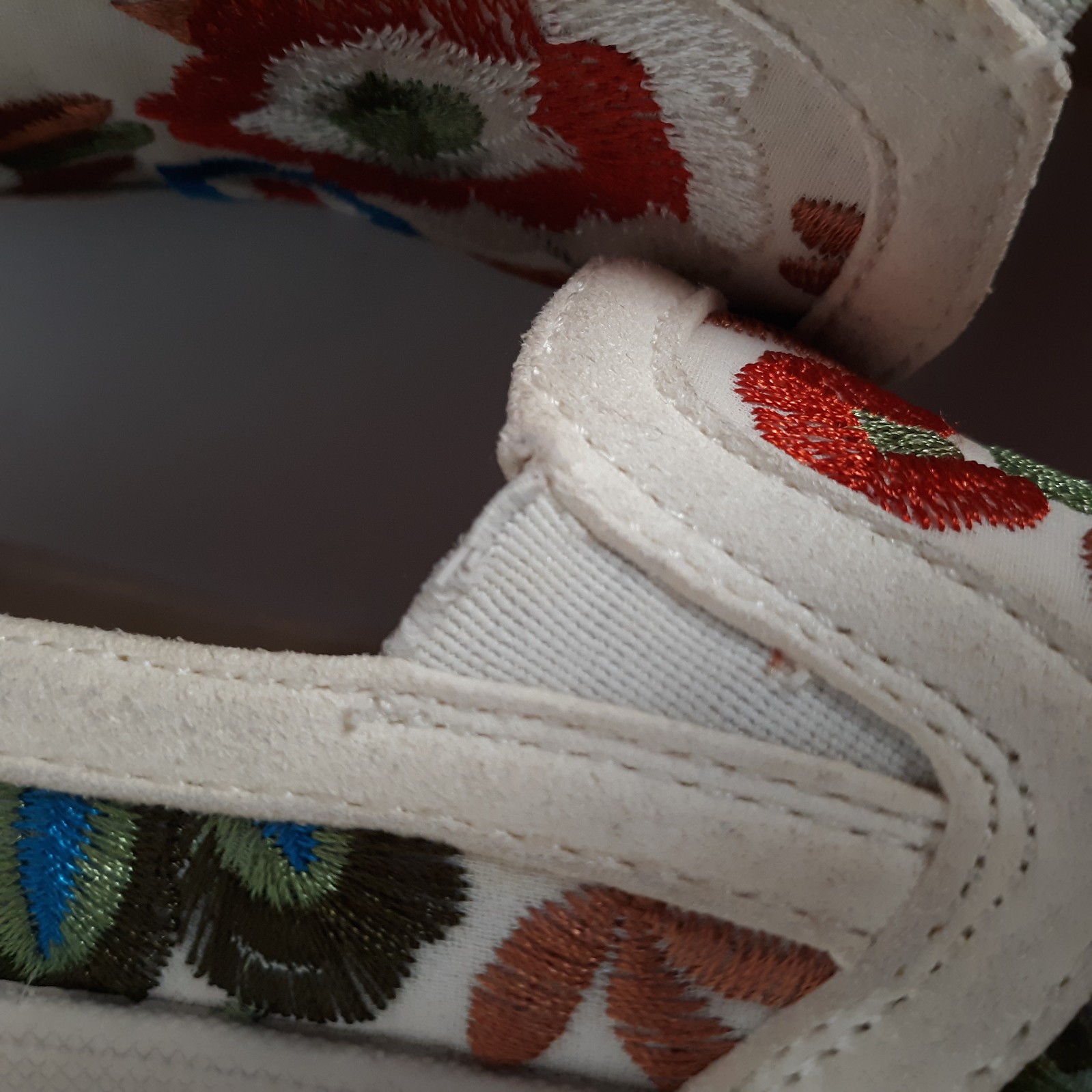 Baretraps Beech Floral Embroidered Multi/Beige Slip-On Women Sz 8M Casual Shoes