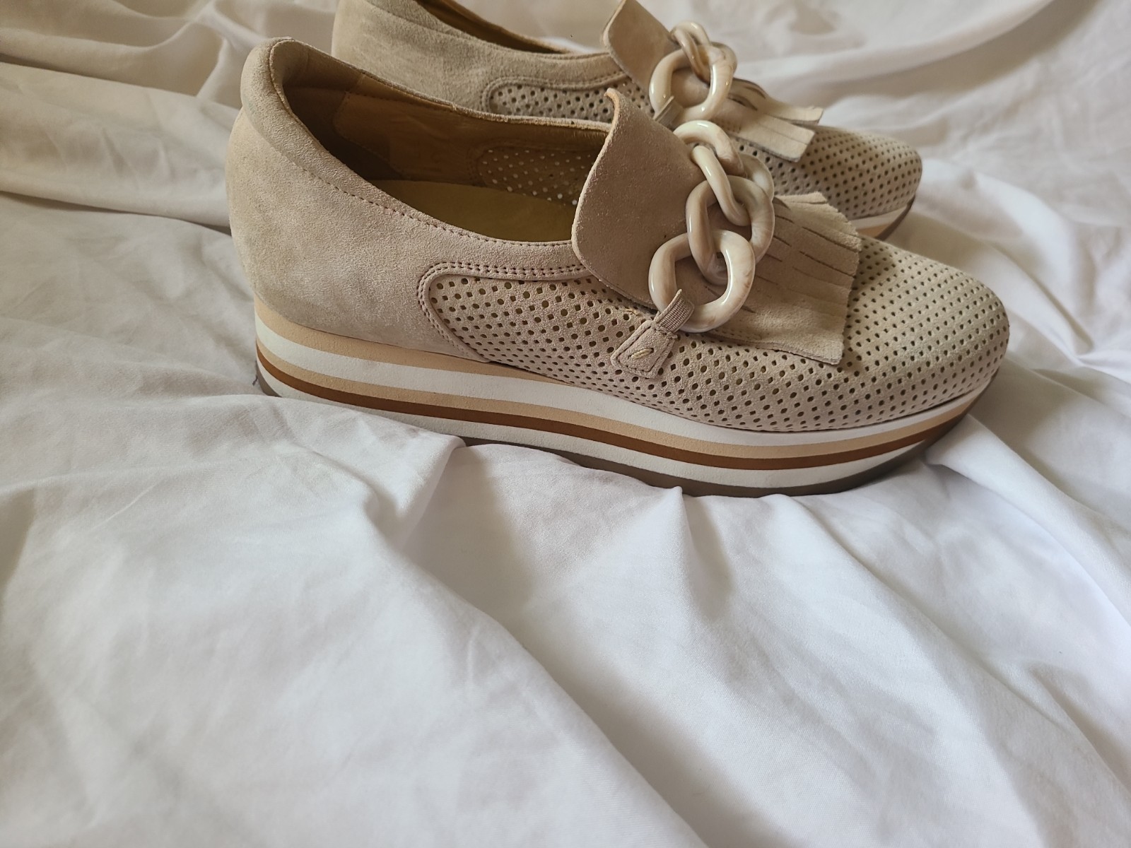 Softwaves Cadie Women’s 40 9.5- 10 Beige Leather Slip On Arch Support Sneaker