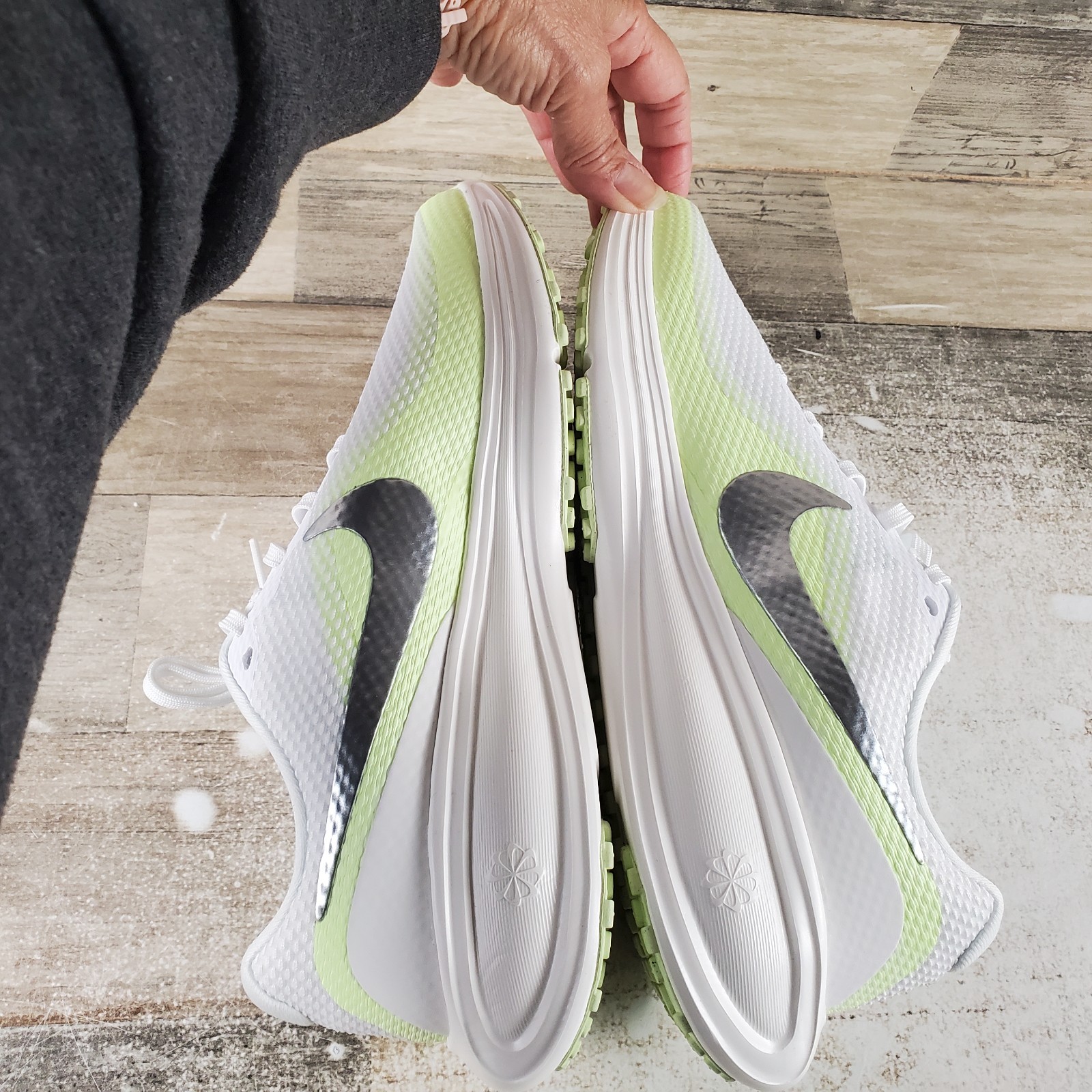 Nike Revolution 8 Womens Shoes Sz 8 White Metallic Silver Barely Volt Sneakers