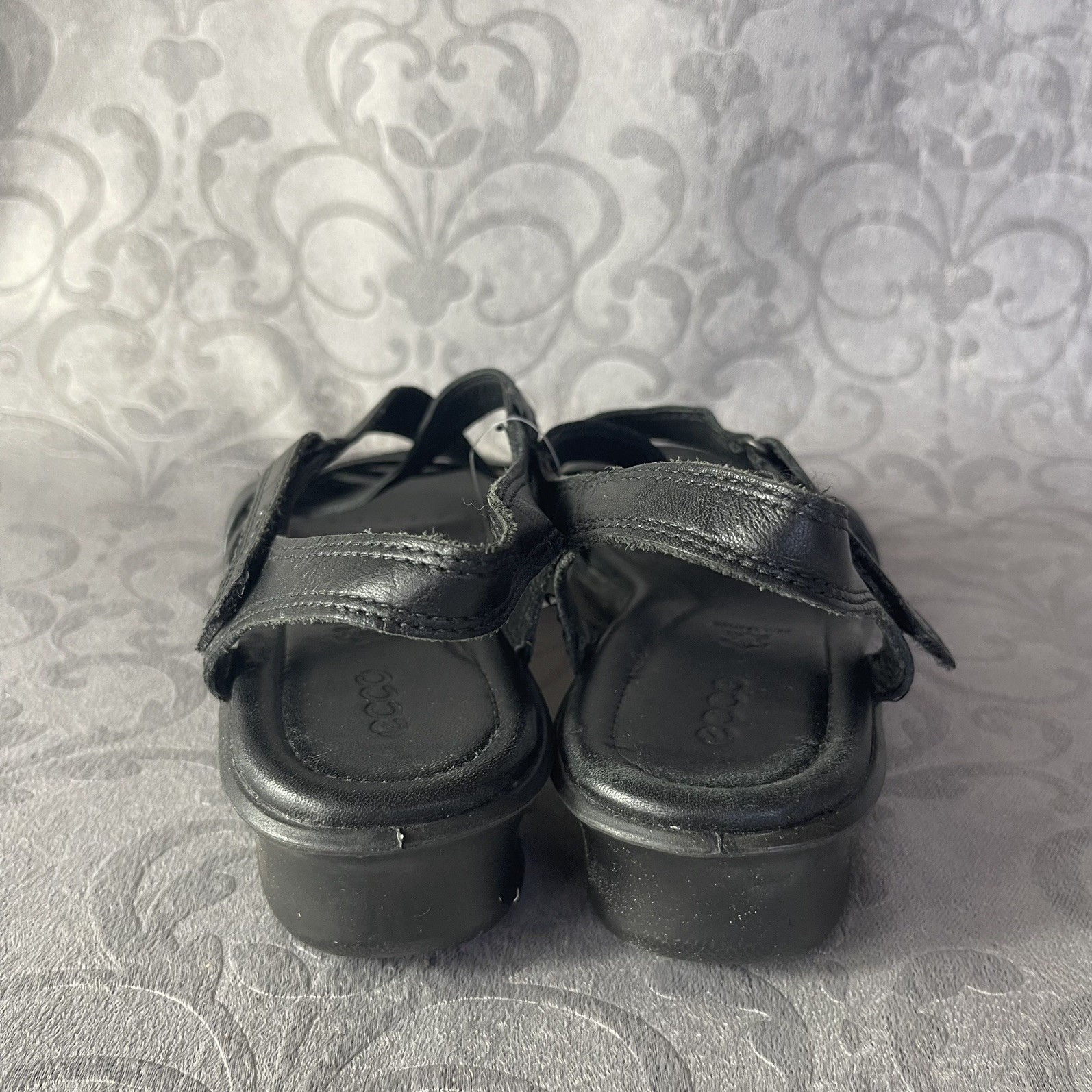 Ecco Black Leather Hoop & Loop Lightweight Strappy Sandals Sz 7.5