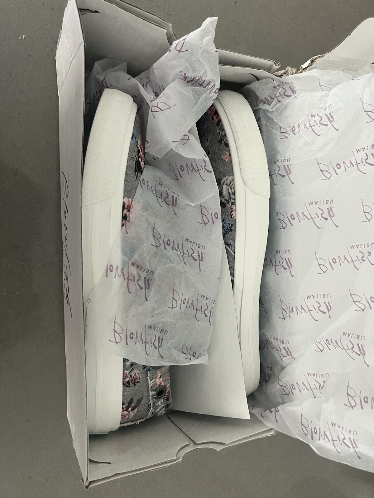 Blowfish Malibu Mariachi Grey Floral Print w Zippers Slip-On Sneakers SZ 8.5