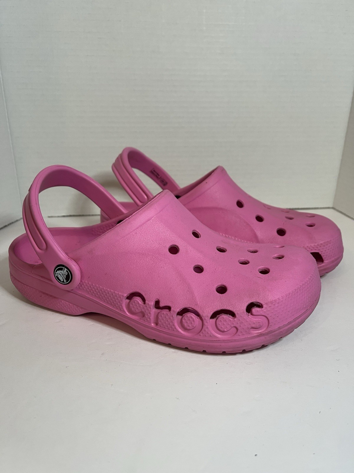 Crocs Baya Clogs Electric Pink Unisex M7 W9 Slip On Shoes EUC
