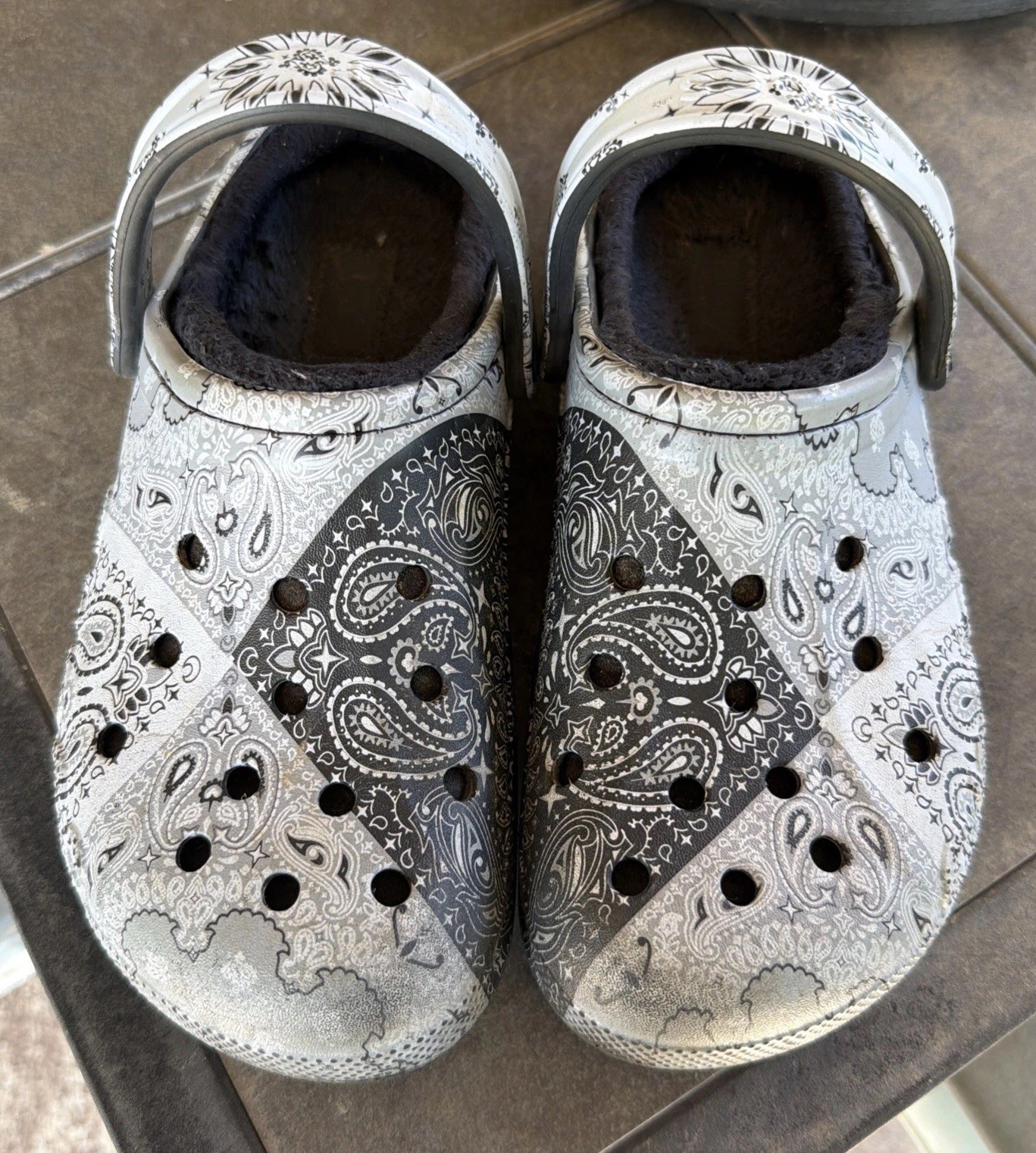 CROCS Baya Bandana pPaisley Printed Clog Shoe Unisex M6 W8 Black Gray