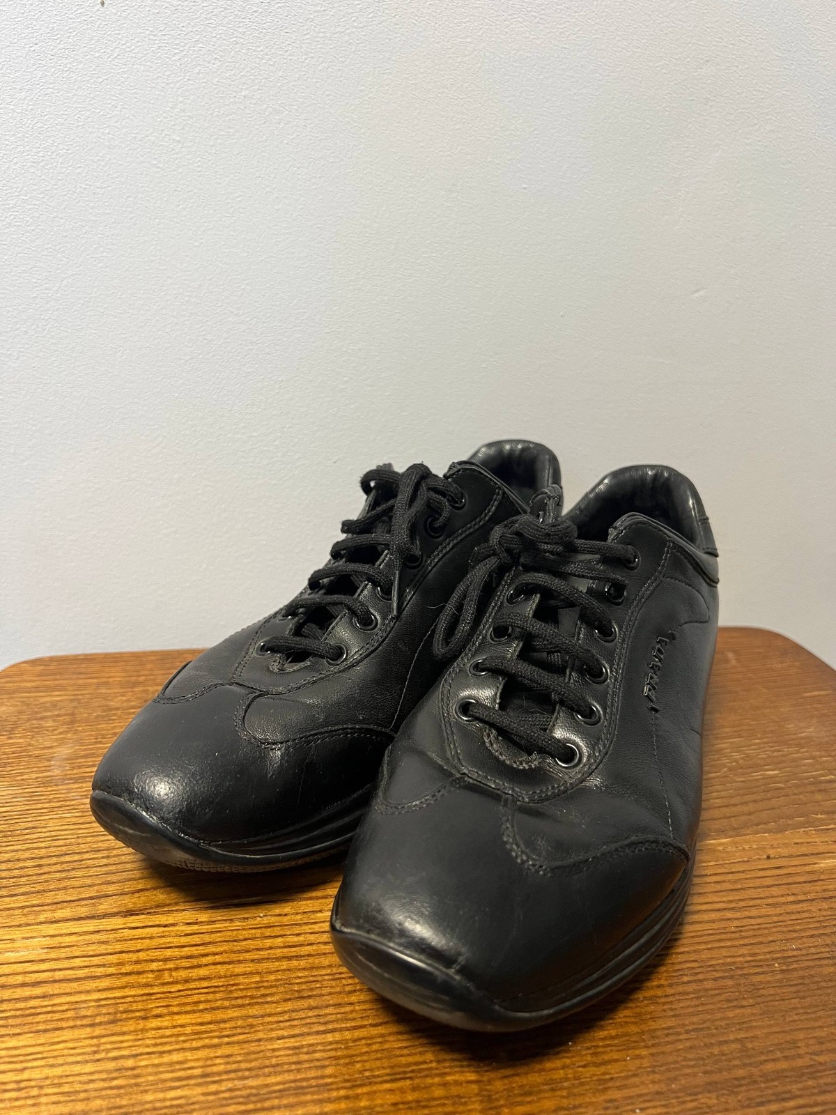 Vintage Prada Leather Sneakers 38 size 3E5793