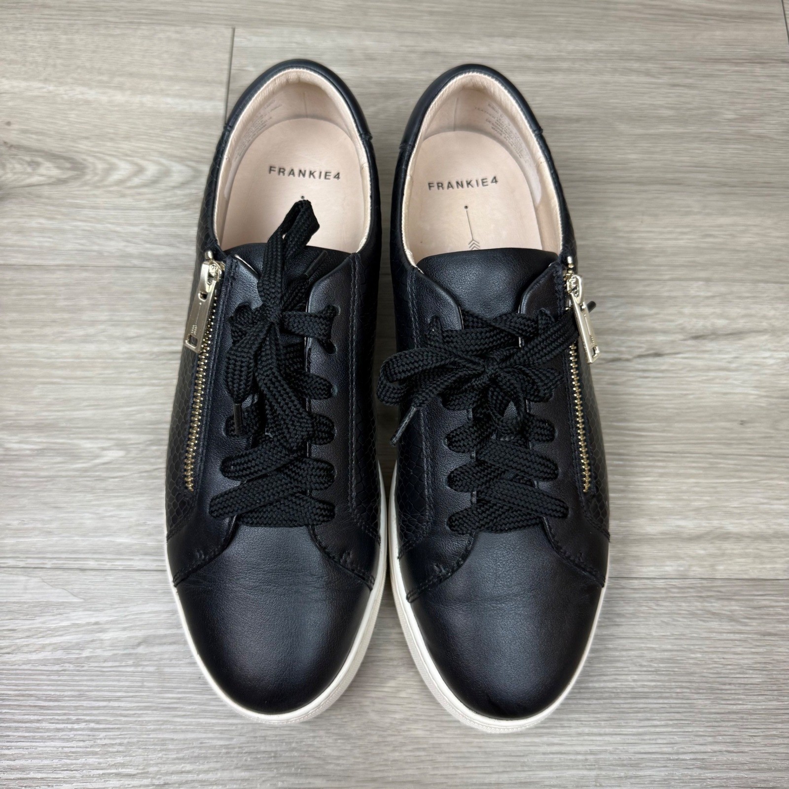 NEW FRANKIE4Black Billie II Black Emboss Leather Sneaker Side Zip Comfort Size 9