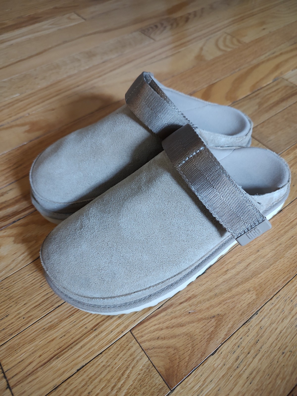 Ugg Goldenstar Suede Clogs With Adjustable Strap: Women’s Size 8.5