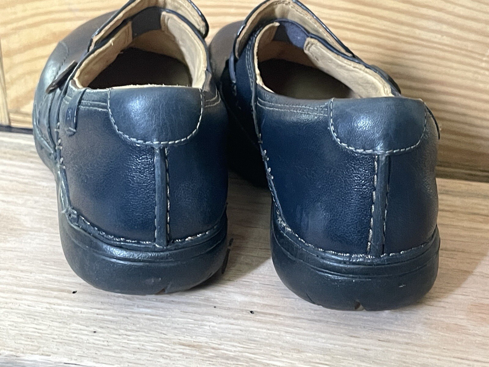 Clarks Womens Shoes Navy Leather Size 7 N Slip On Comfort Unstructured Un Loop