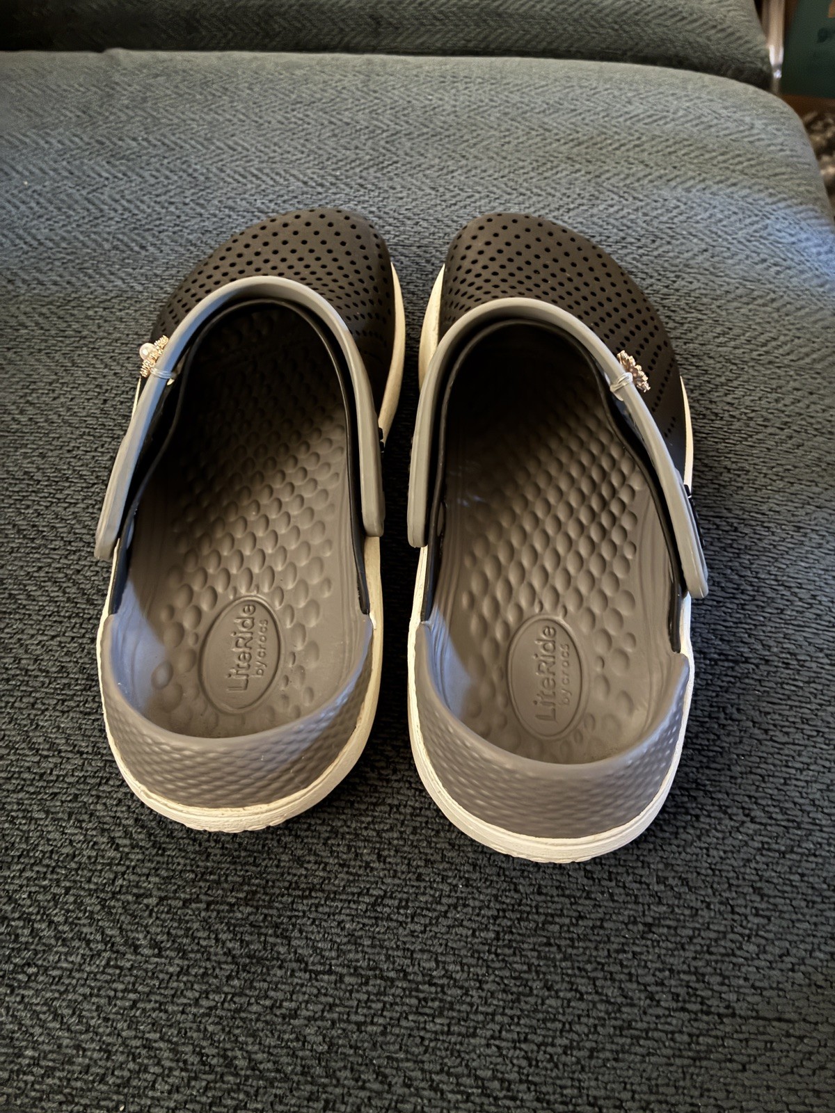Crocs LiteRide Clogs Black and Grey Unisex M4 W6, with Charms