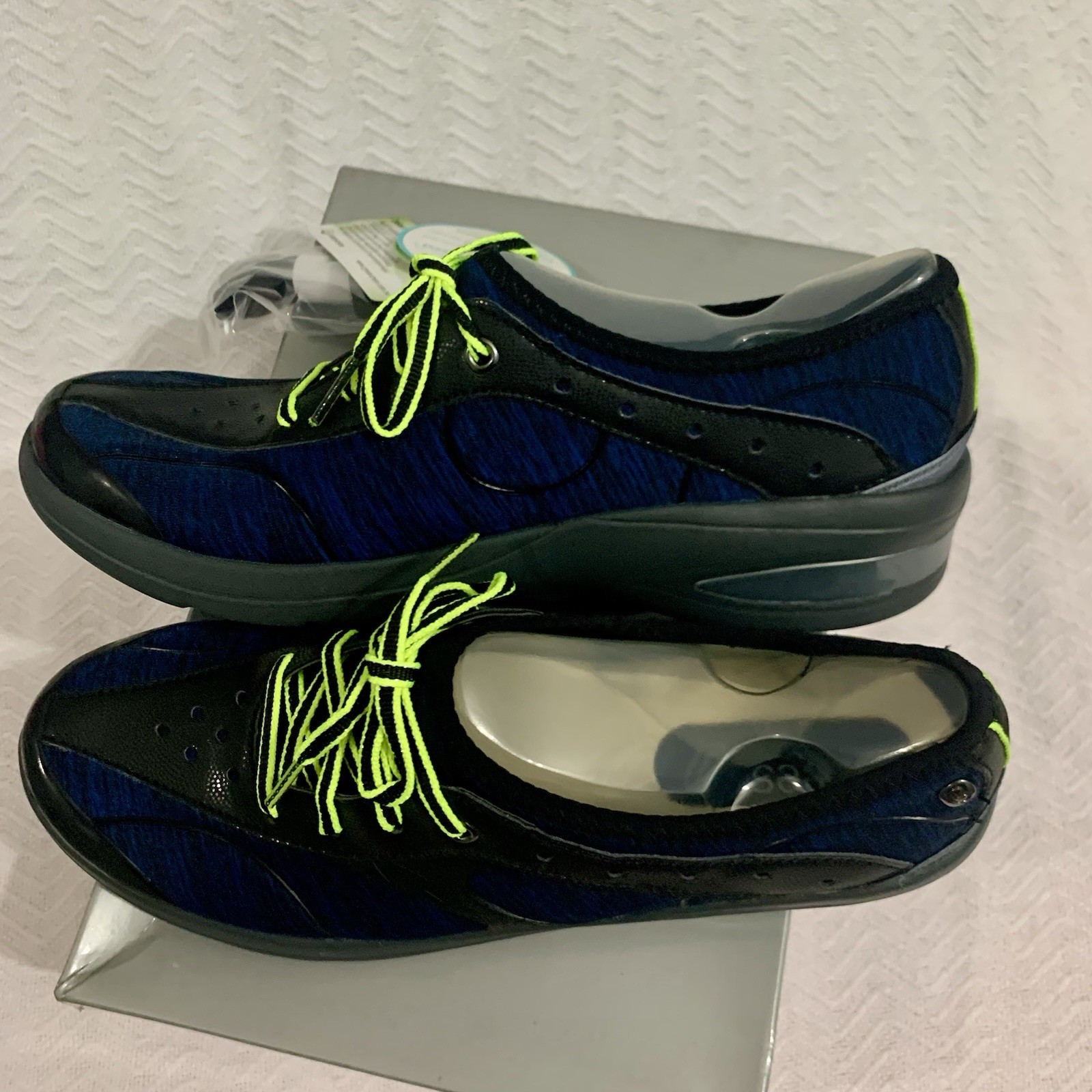 Bzees Regal Womens Comfort Shoes Size 9M Blue 22 Navy Slip On Washable New Box
