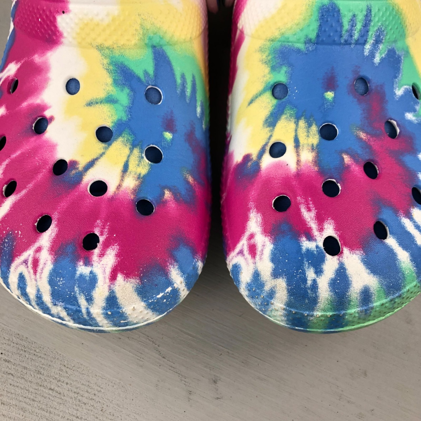 Crocs Unisex Size 5M 7W Classic Lined Tie Dye White Multi Slip On Clogs