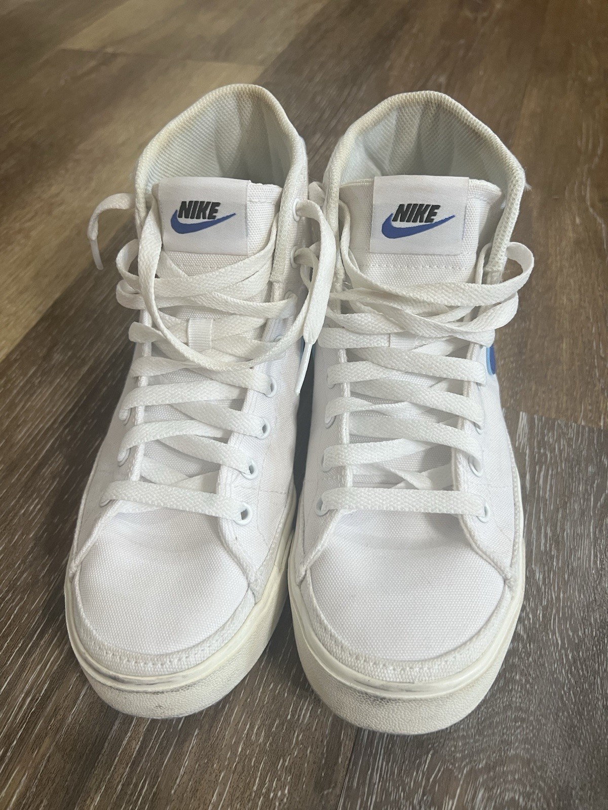 Nike White/Blue Mid Top Lace-Up Athletic Sneakers Solid Casual/Activewear